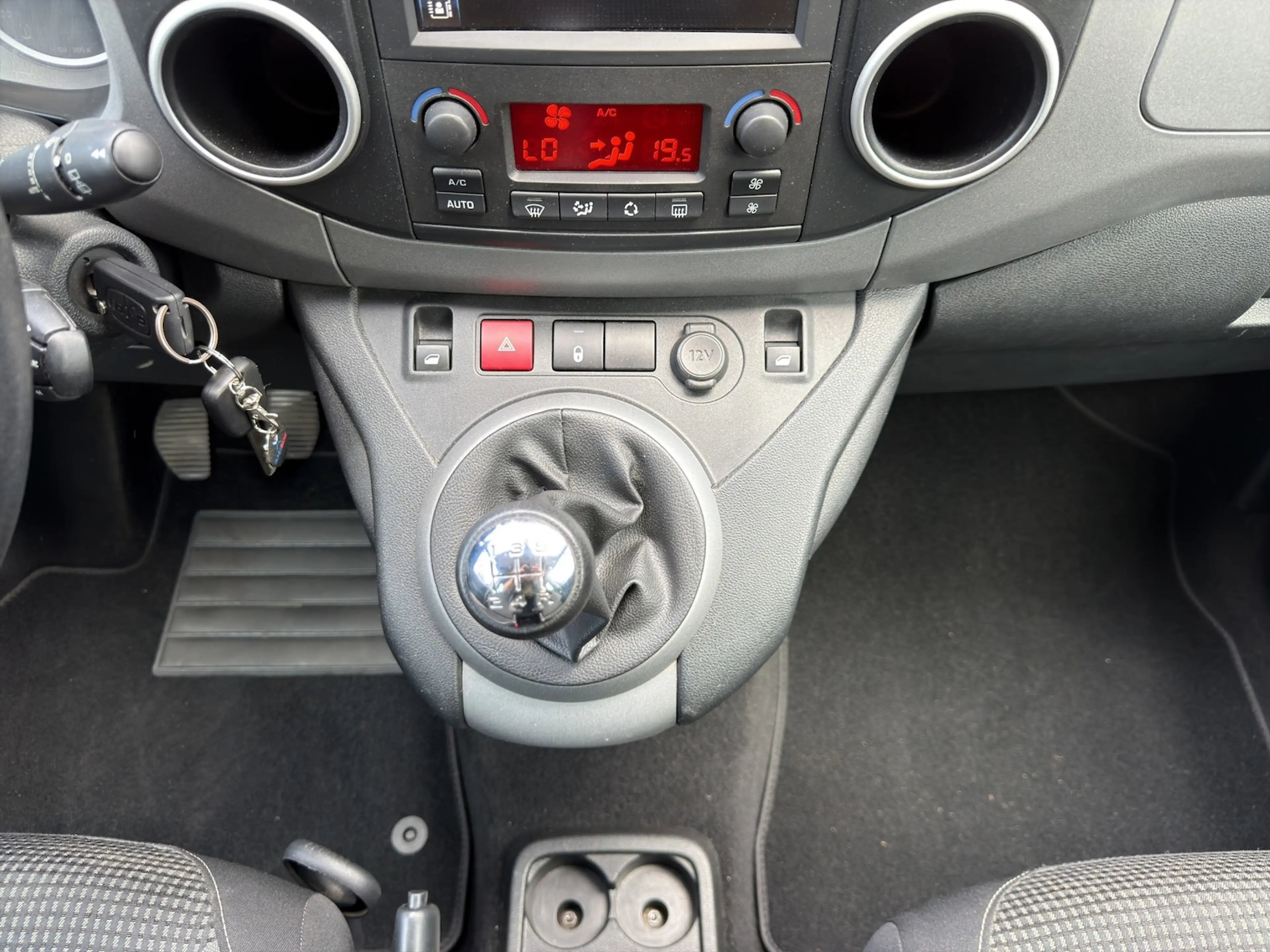 Peugeot Partner Tepee Allure 1.2 Pure Tech Klimaaut.Temp — photo 11