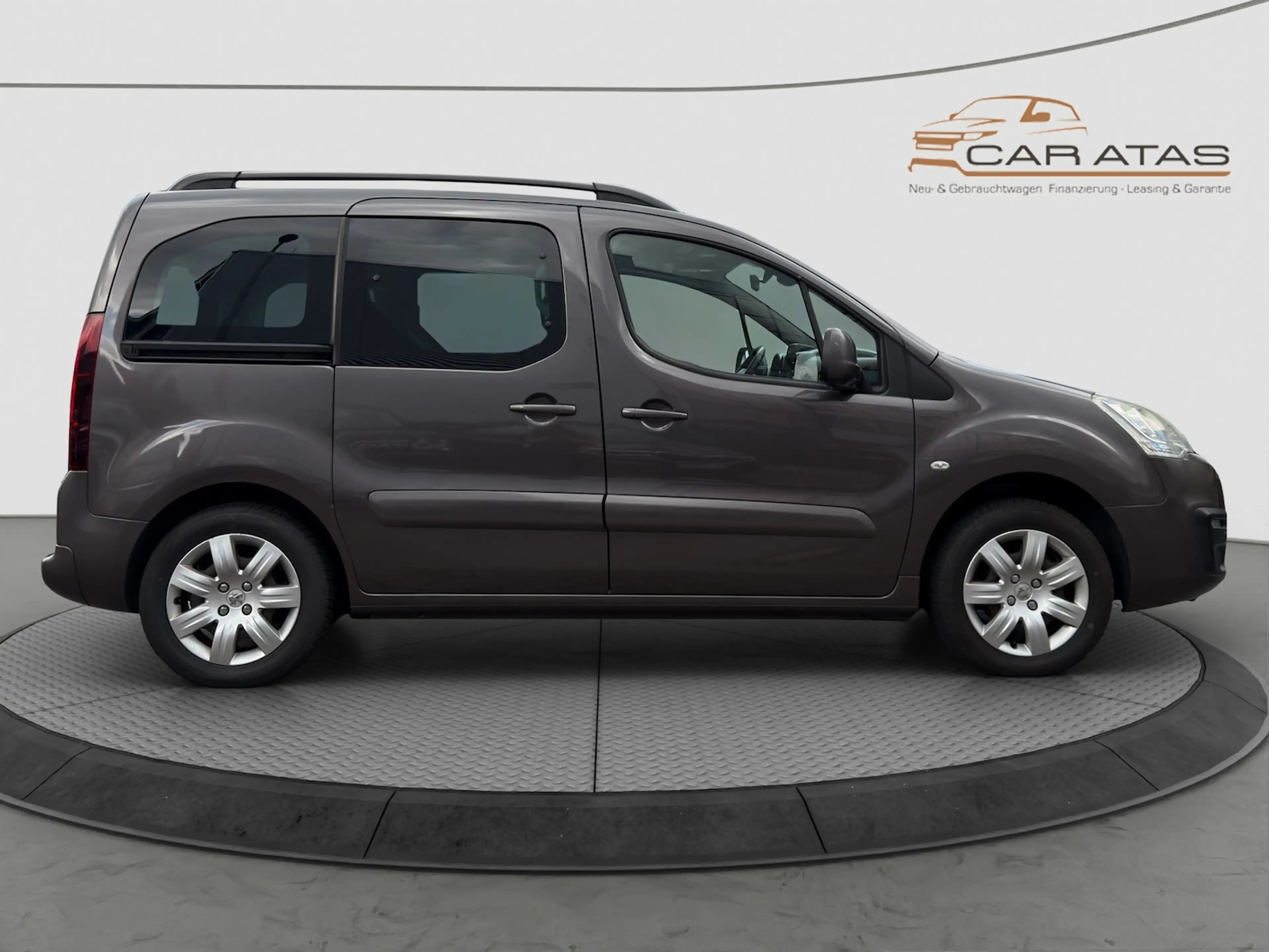 Peugeot Partner Tepee Allure 1.2 Pure Tech Klimaaut.Temp — photo 8