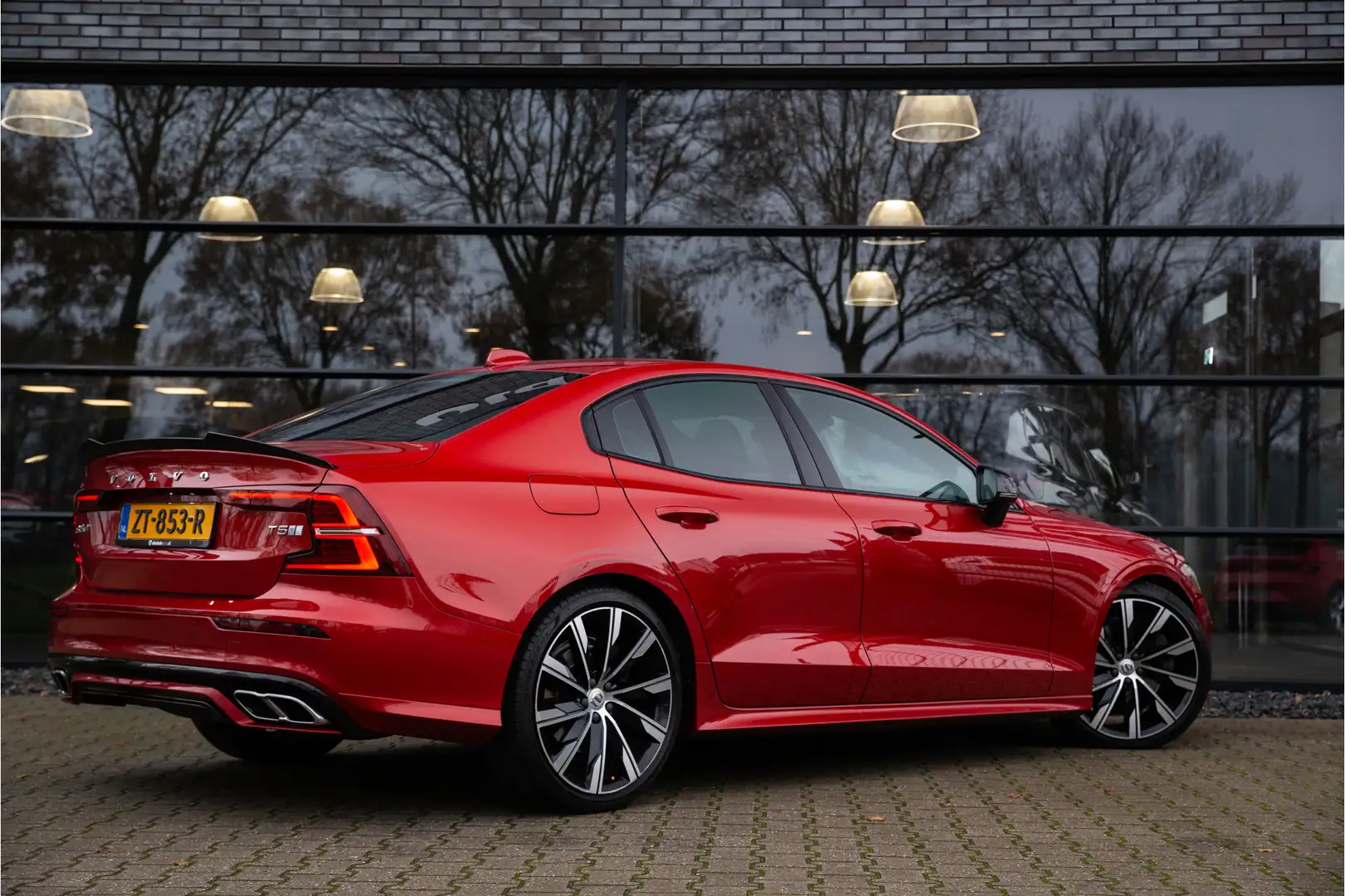 Volvo S60 2.0 T5 Intro Edition 250pk , Harman/Kardon, Adap. Rot - 2