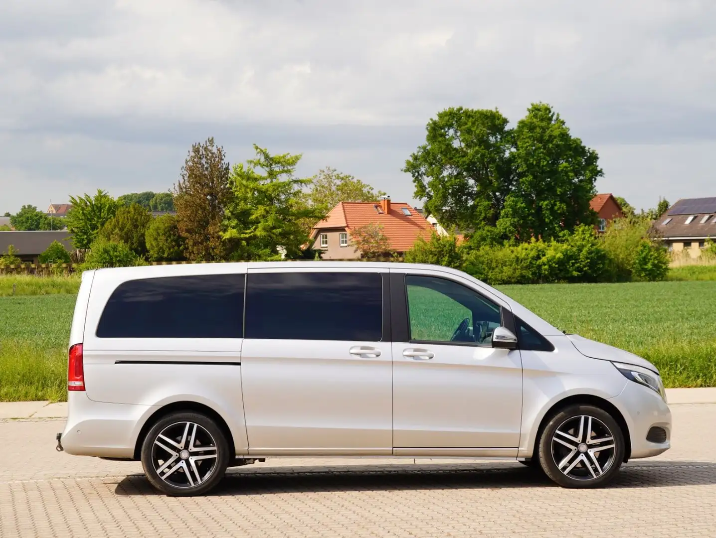 Mercedes-Benz V 250 250 CDI 4MATIC EDITION LANG Stříbrná - 1
