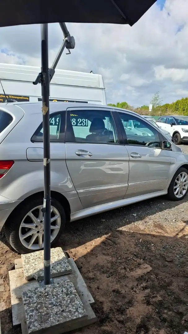 Mercedes-Benz B 180 Automatik getriebe. Silber - 1