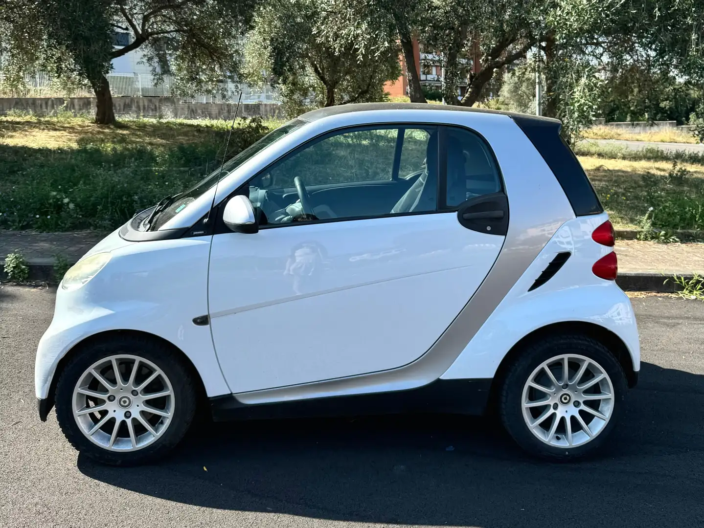 smart forTwo 1000 52 kW MHD coupé passion Bianco - 2
