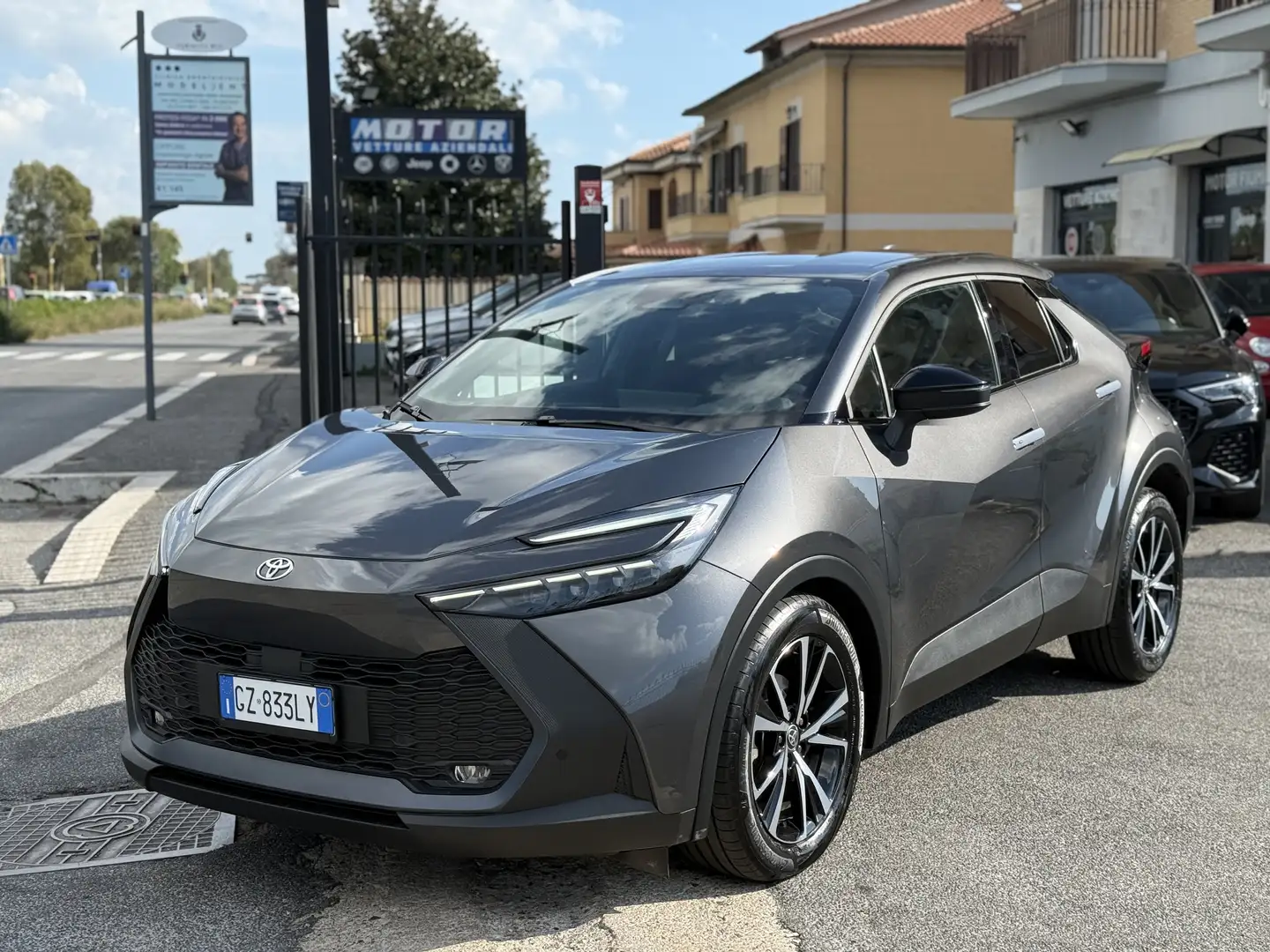 Toyota C-HR 1.8 hev Trend fwd e-cvt Vettura Aziendale Toyota Gris - 1