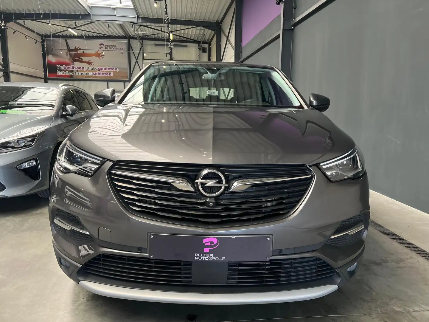 Opel Grandland X 2.0TD Automaat GPS Camera Trekaak 177pk! Grijs - 2