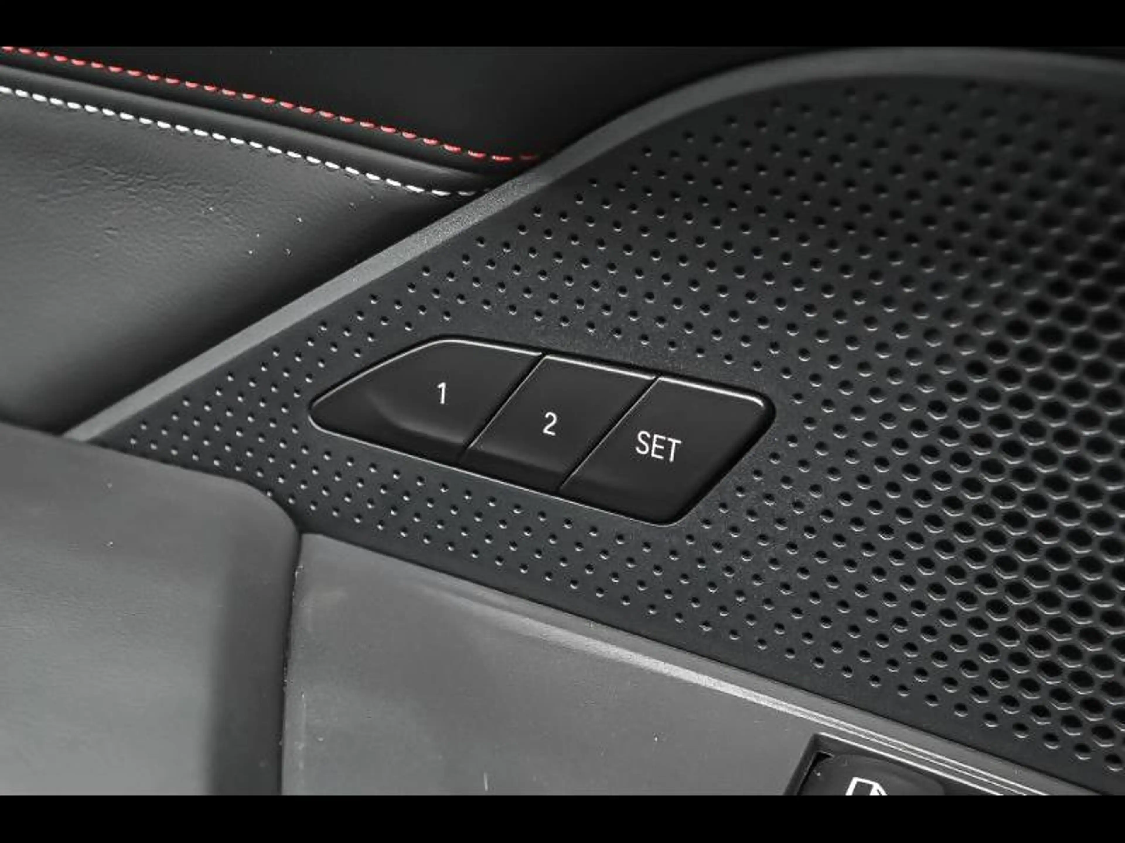 BMW M4 CSL — photo 14
