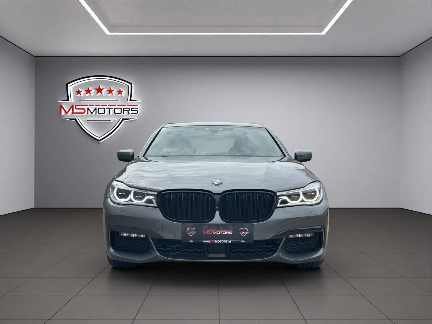 BMW 730 730d Aut.*M PAKET*HEAD UP*SOFT CLOSE*ACC*GARANTIE* Šedá - 2