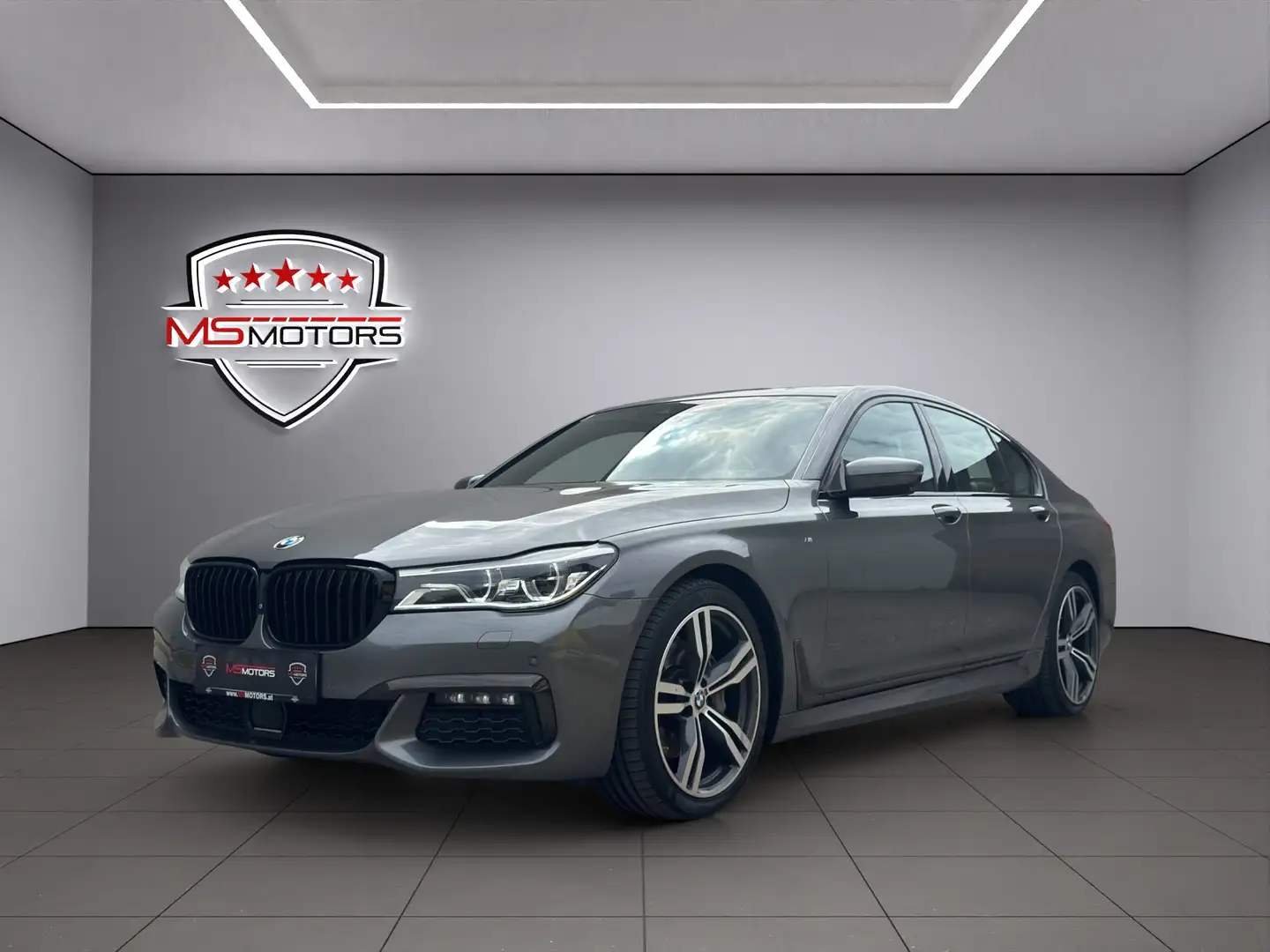 BMW 730 730d Aut.*M PAKET*HEAD UP*SOFT CLOSE*ACC*GARANTIE* Šedá - 1