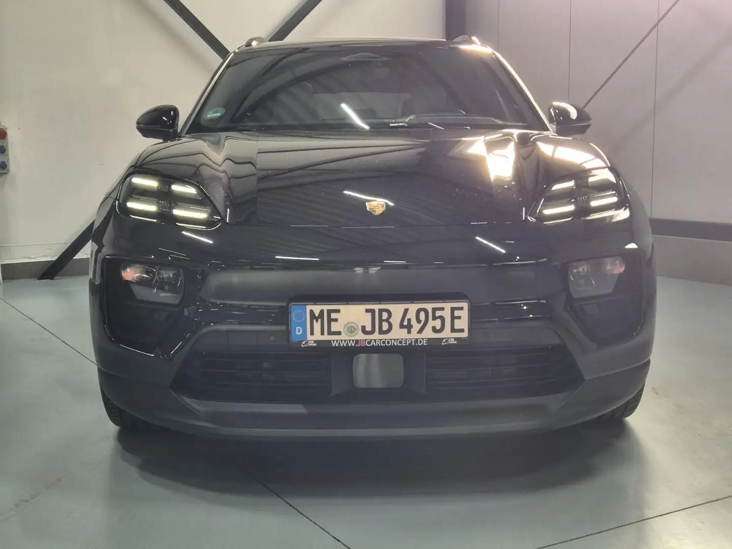 Porsche Macan 4 Electric Schwarz - 2