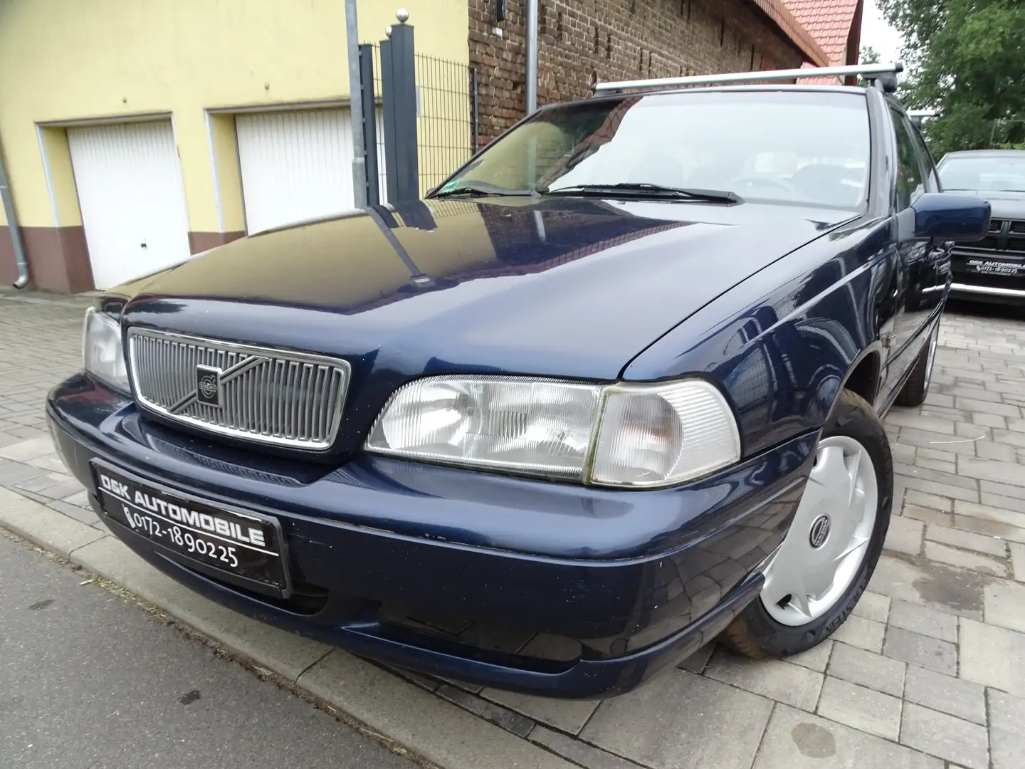 Volvo V70 Kombi in Blau gebraucht in Wittbrietzen für € 1.450,-