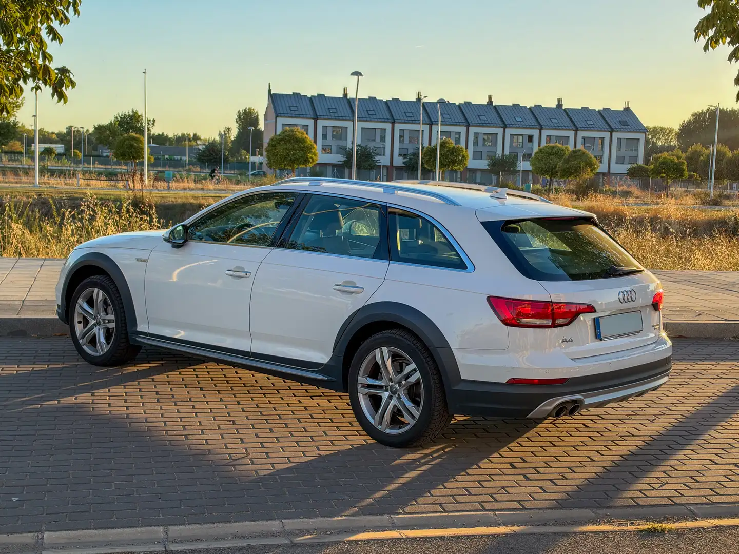 Audi A4 allroad Q. 2.0TDI unlimited edition S-T 140kW - 2