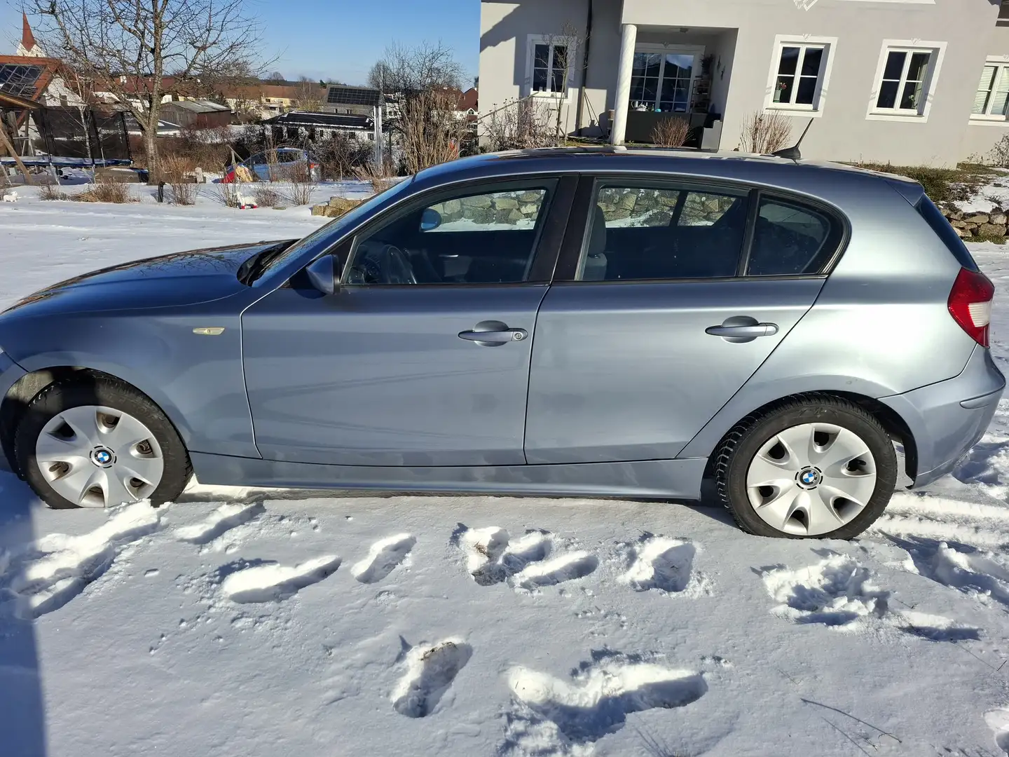 BMW 118 118d Blau - 1