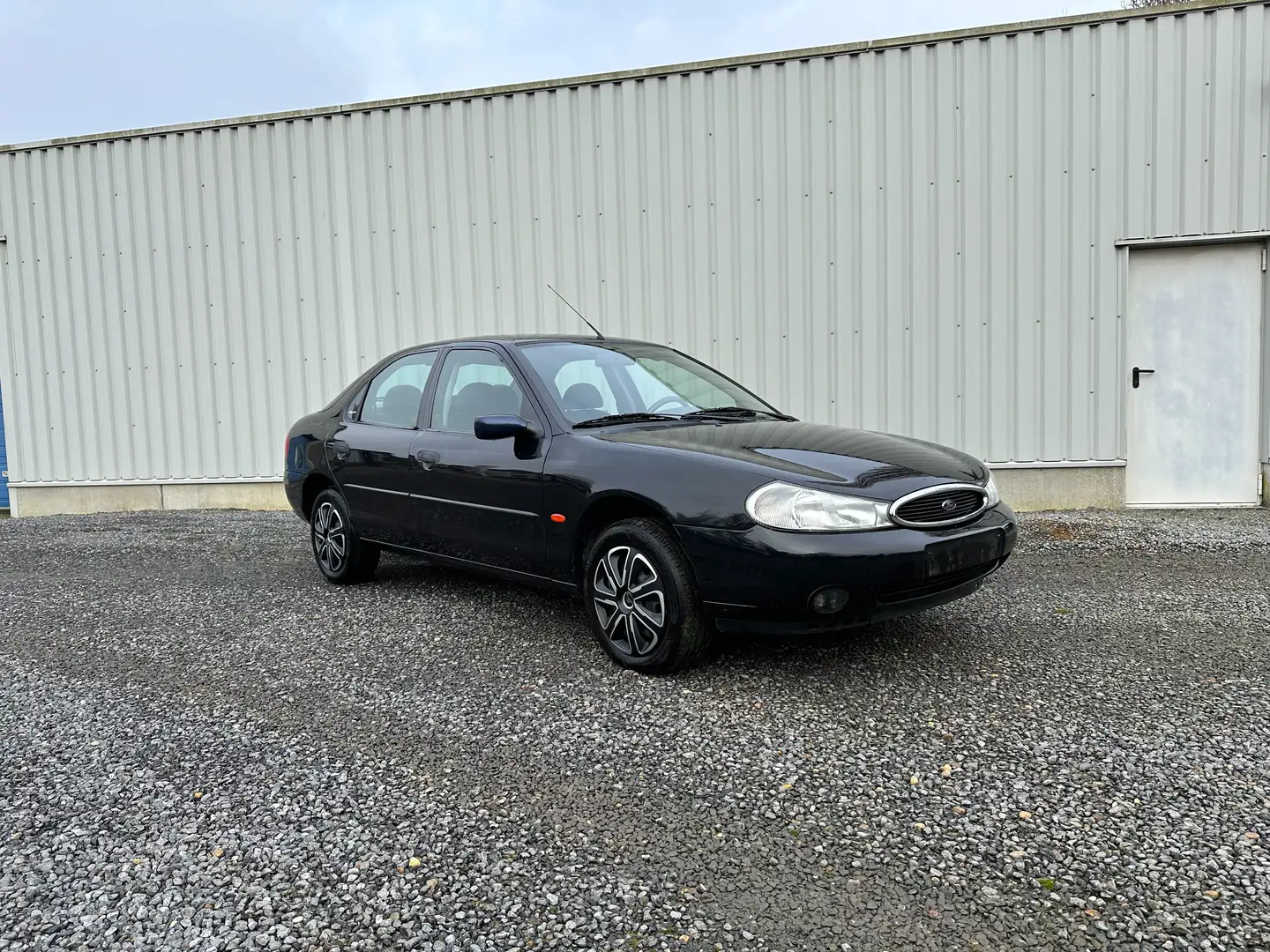 Ford Mondeo 2.0i benzine AUTOMAAT met keuring en Car-Pass Černá - 1