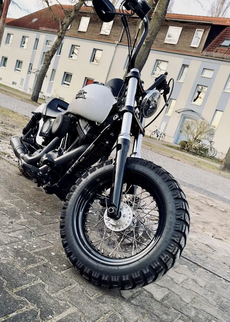 Harley-Davidson Dyna Street Bob FXDB Wit - 1