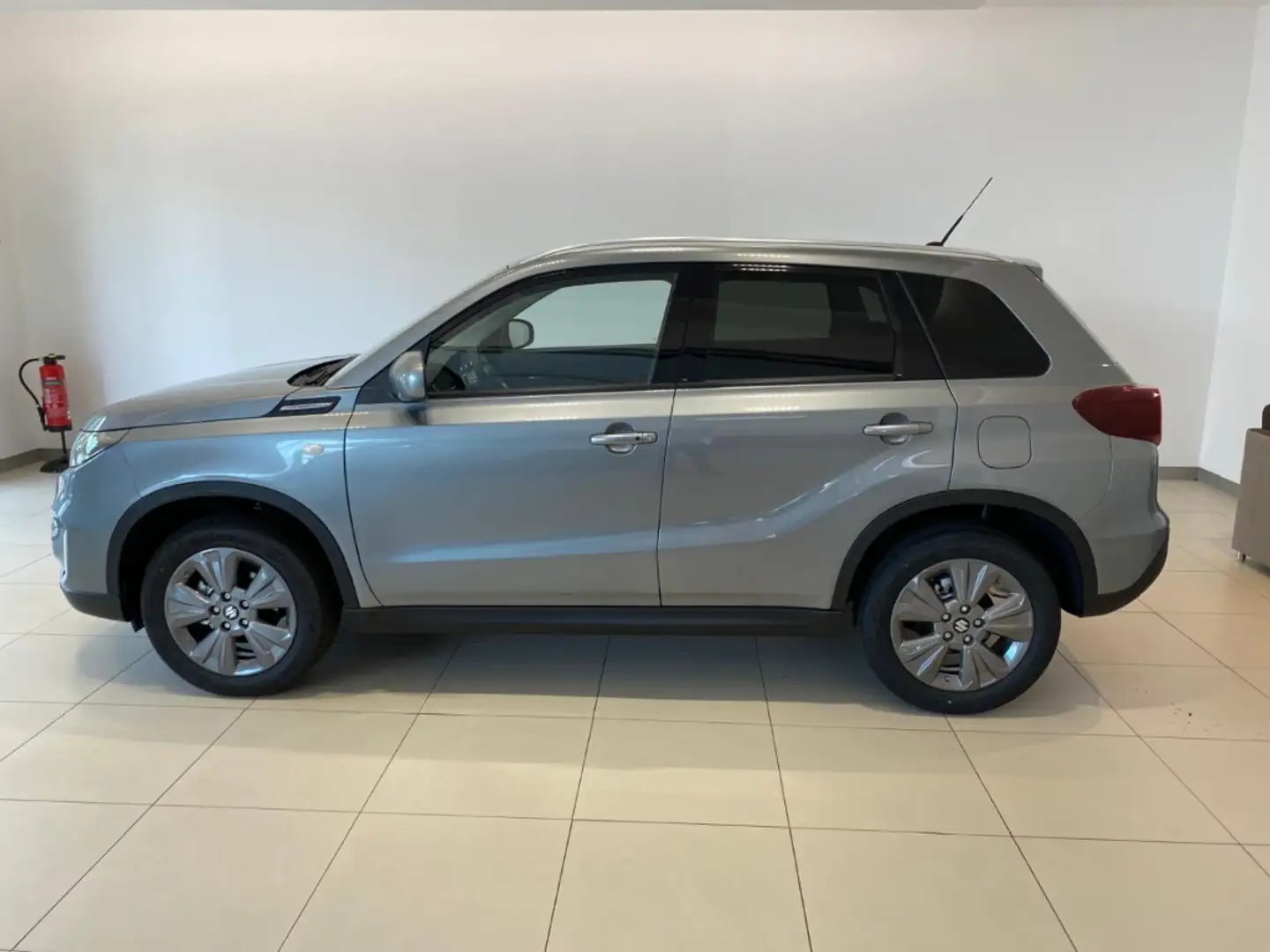 Suzuki Vitara 1.5 AGS Comfort ACC LED SITZHEIZUNG USB Gris - 2