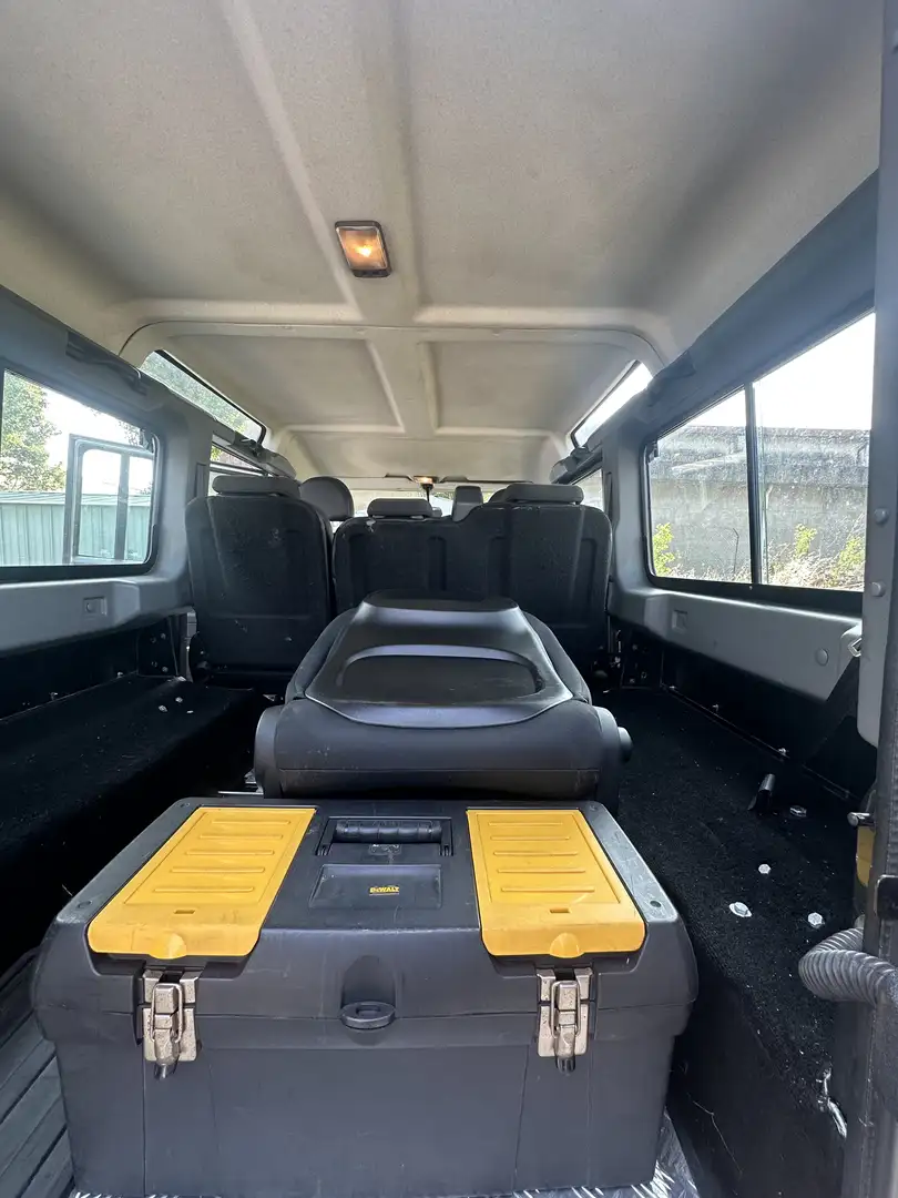Land Rover Defender 110 2.4 td E SW - 2
