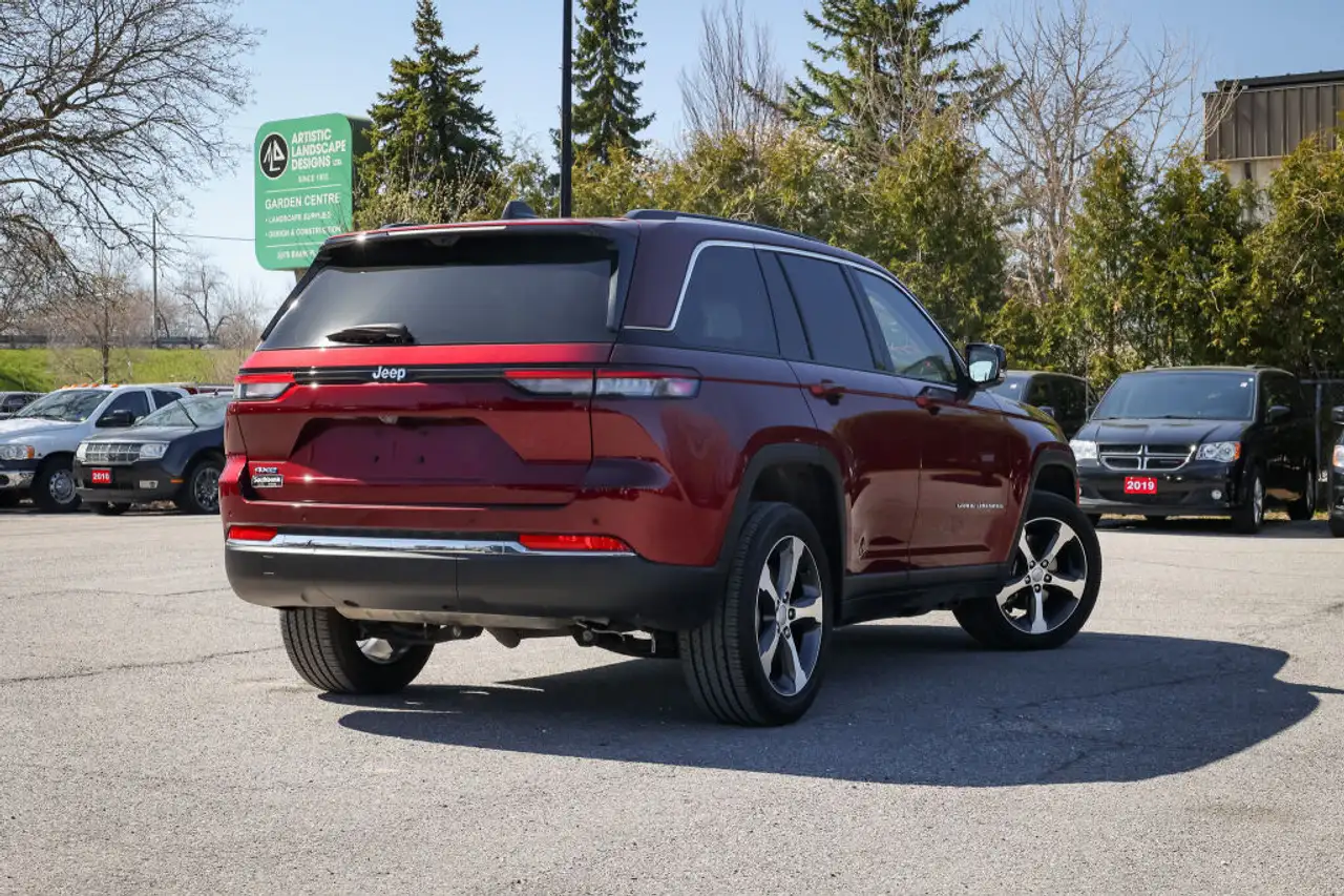Jeep Grand Cherokee снимка Jeep Grand Cherokee