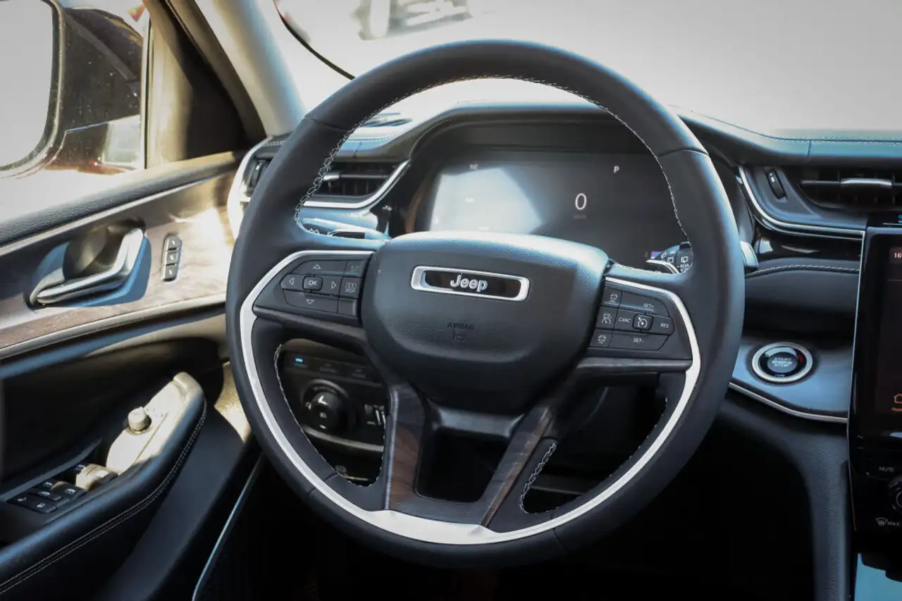 Jeep Grand Cherokee снимка Jeep Grand Cherokee