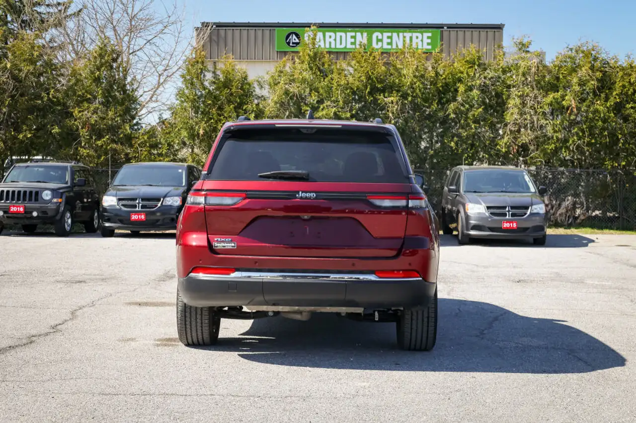 Jeep Grand Cherokee снимка Jeep Grand Cherokee