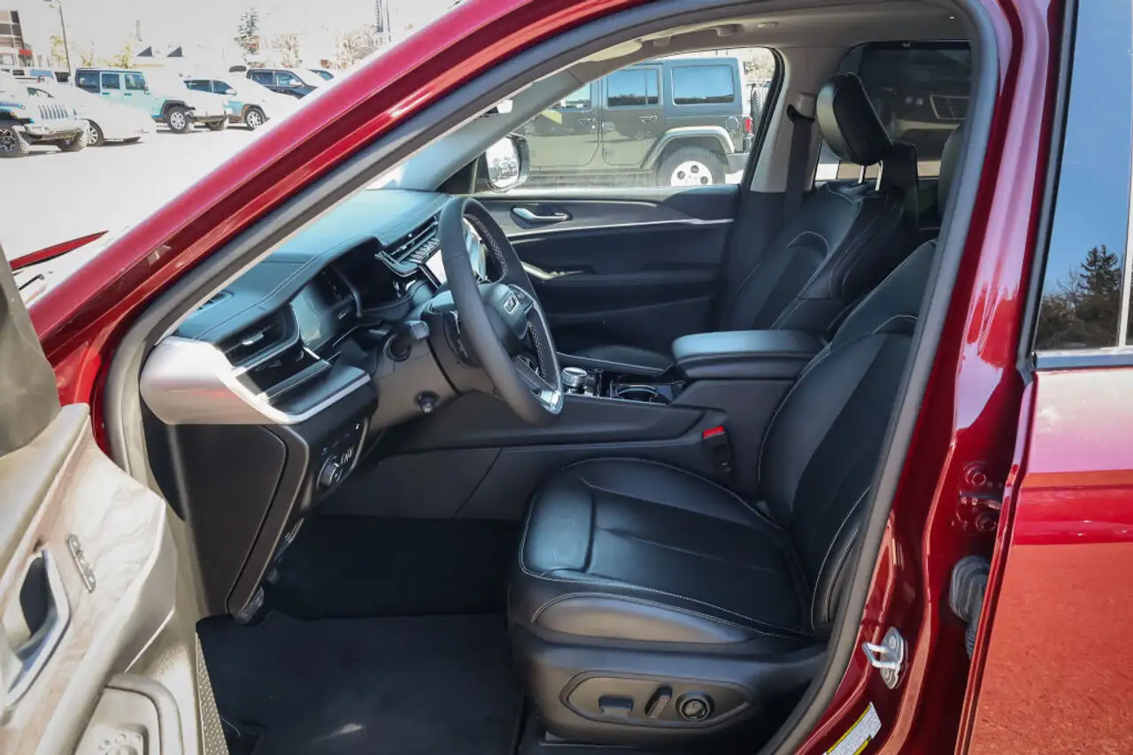 Jeep Grand Cherokee снимка Jeep Grand Cherokee