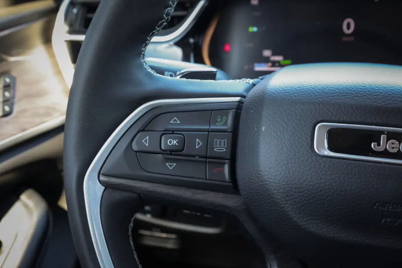 Jeep Grand Cherokee снимка Jeep Grand Cherokee