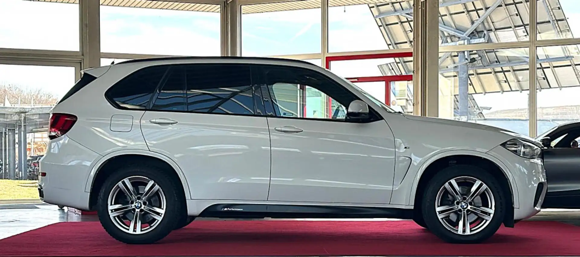 BMW X5 xDrive 40d M Sport HUD PANO  LED 360' Kam. Biały - 2