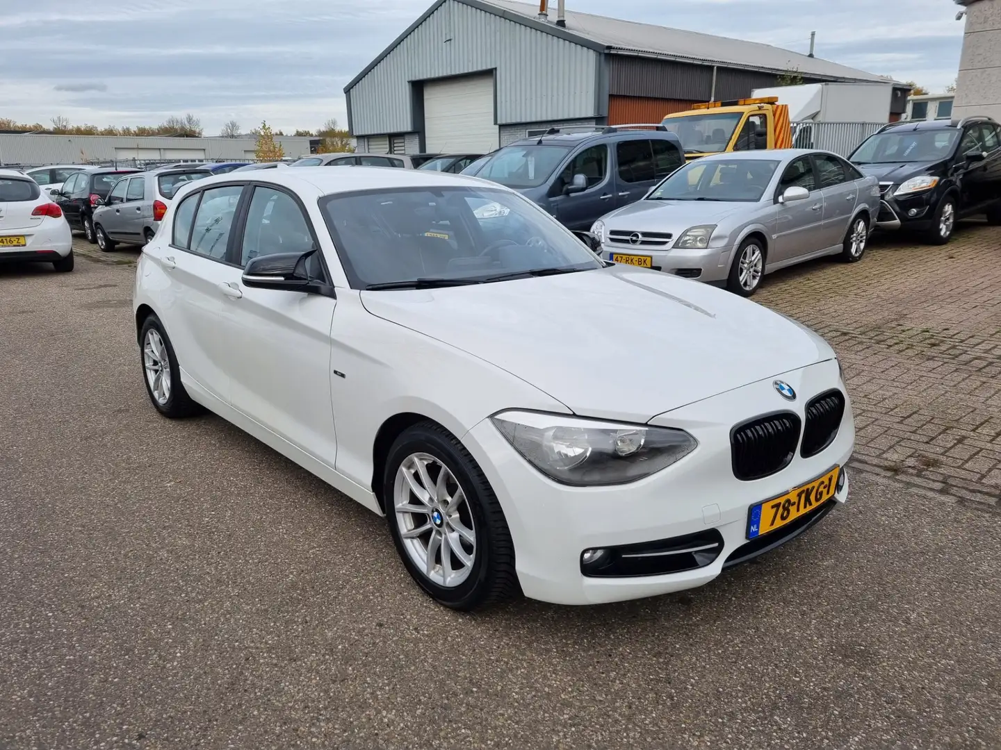 BMW 116 1-serie 116i Business 5-Drs Navi! Bj:2012 NAP! Wit - 2