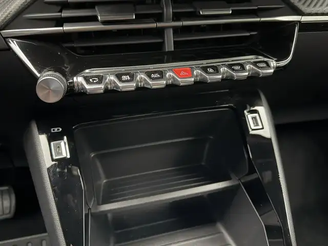 Peugeot e-2008 view 23