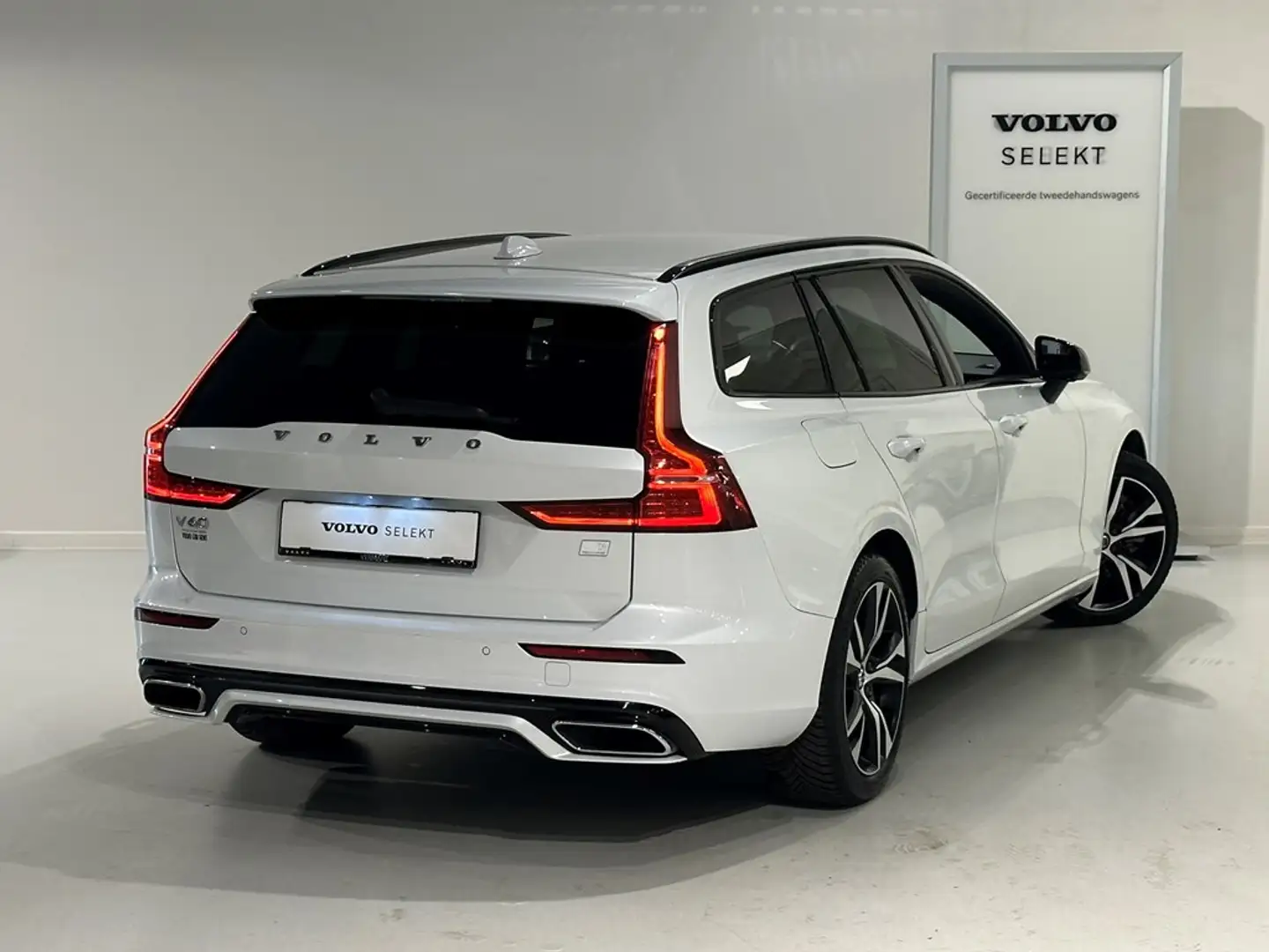 Volvo V60 T6 Recharge R Design Wit - 2