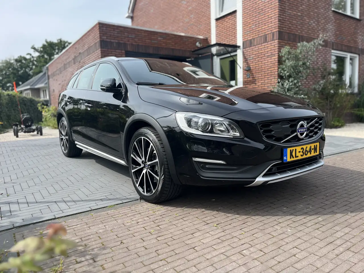 Volvo V60 Cross Country 2.0 T5 Summum — photo 1 of 16