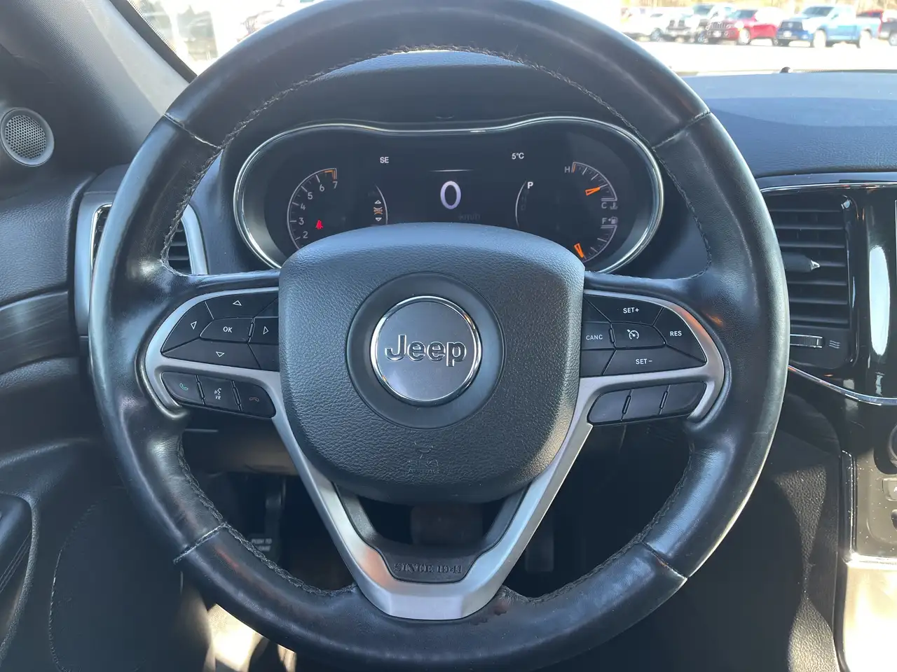 Jeep Grand Cherokee снимка Jeep Grand Cherokee