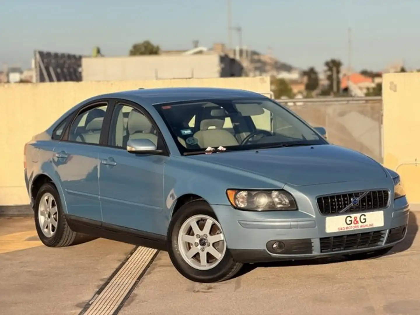 Volvo S40 1.6 Momentum Azul - 1