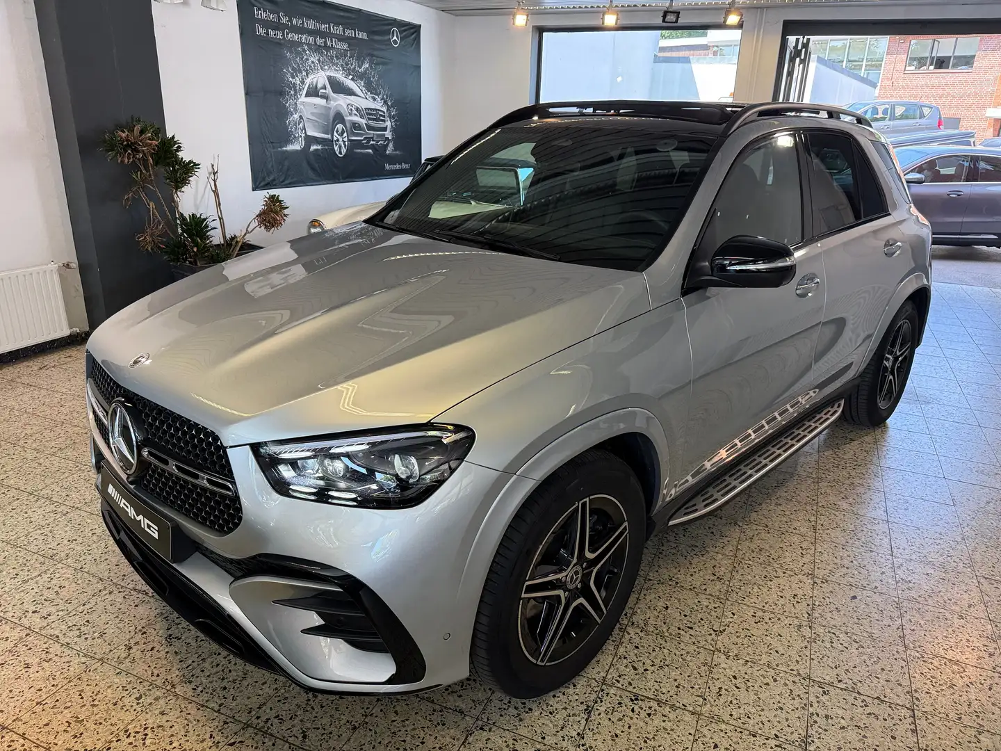 Mercedes-Benz GLE 450 d 4Ma AMG + NIGHT NAV/LEDER/AHK/HUD/DISTR/AIRMATIK Silber - 2