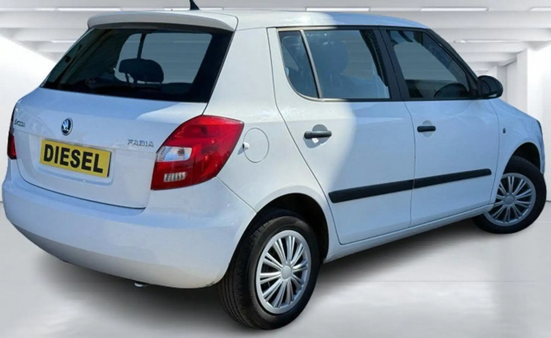 Skoda Fabia II - 1.6 TDI 75 CR (4 cv) 16V BVM5 Turbo FAP 5 por Blanc - 2