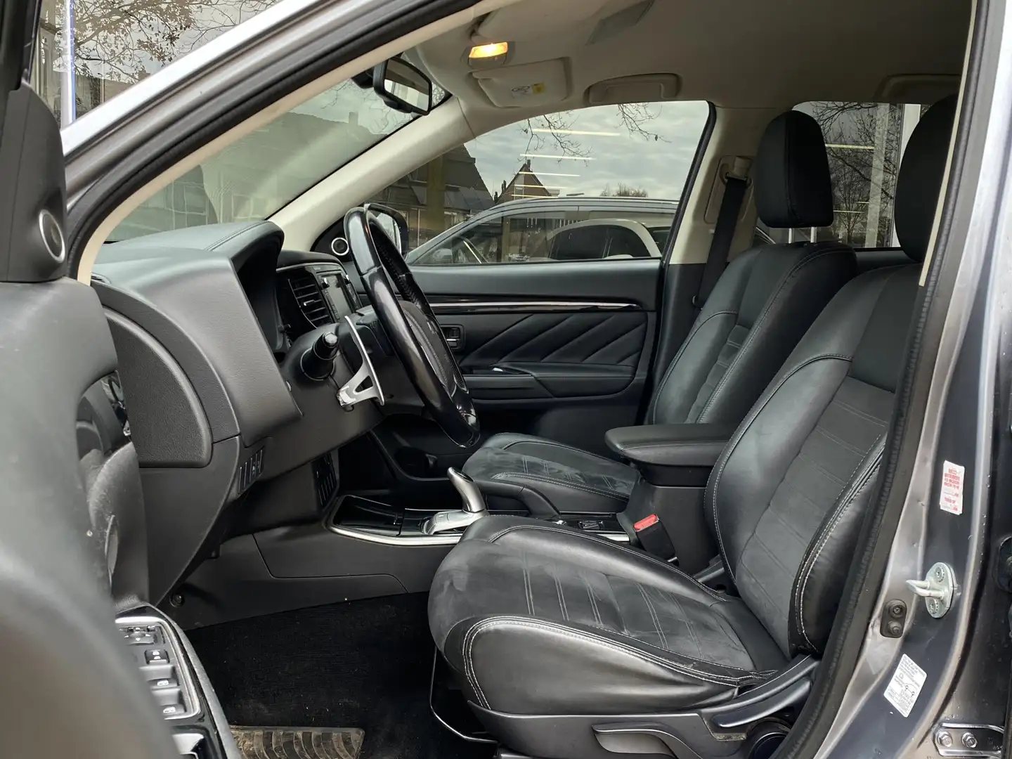 Mitsubishi Outlander 2.0 PHEV Executive Edition | Stoelverwarming | Ach Grigio - 2