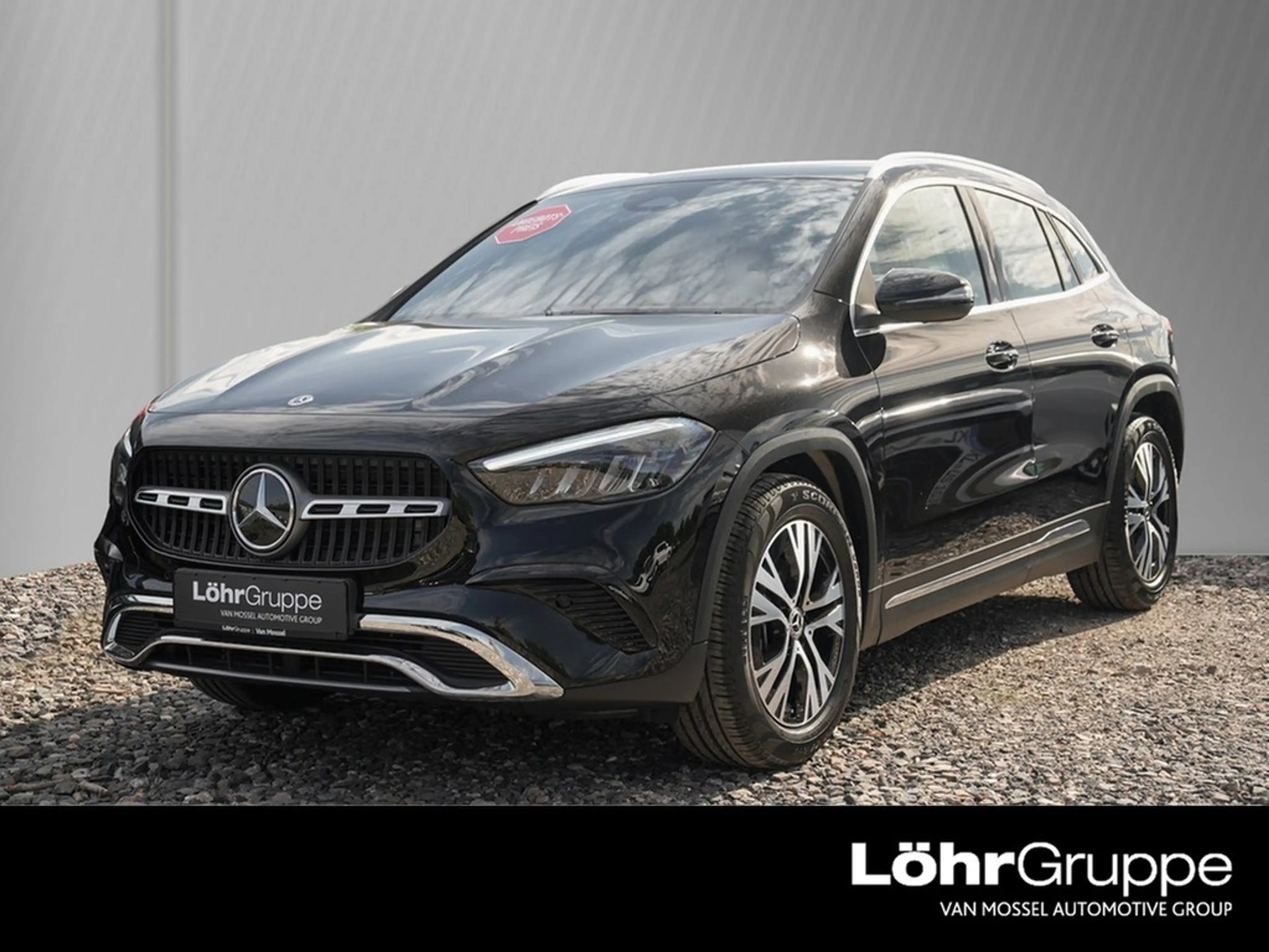 Mercedes-Benz GLA 200 Desingpaket Advanced *LED*AHK*Navi*Kamera*Kessy...