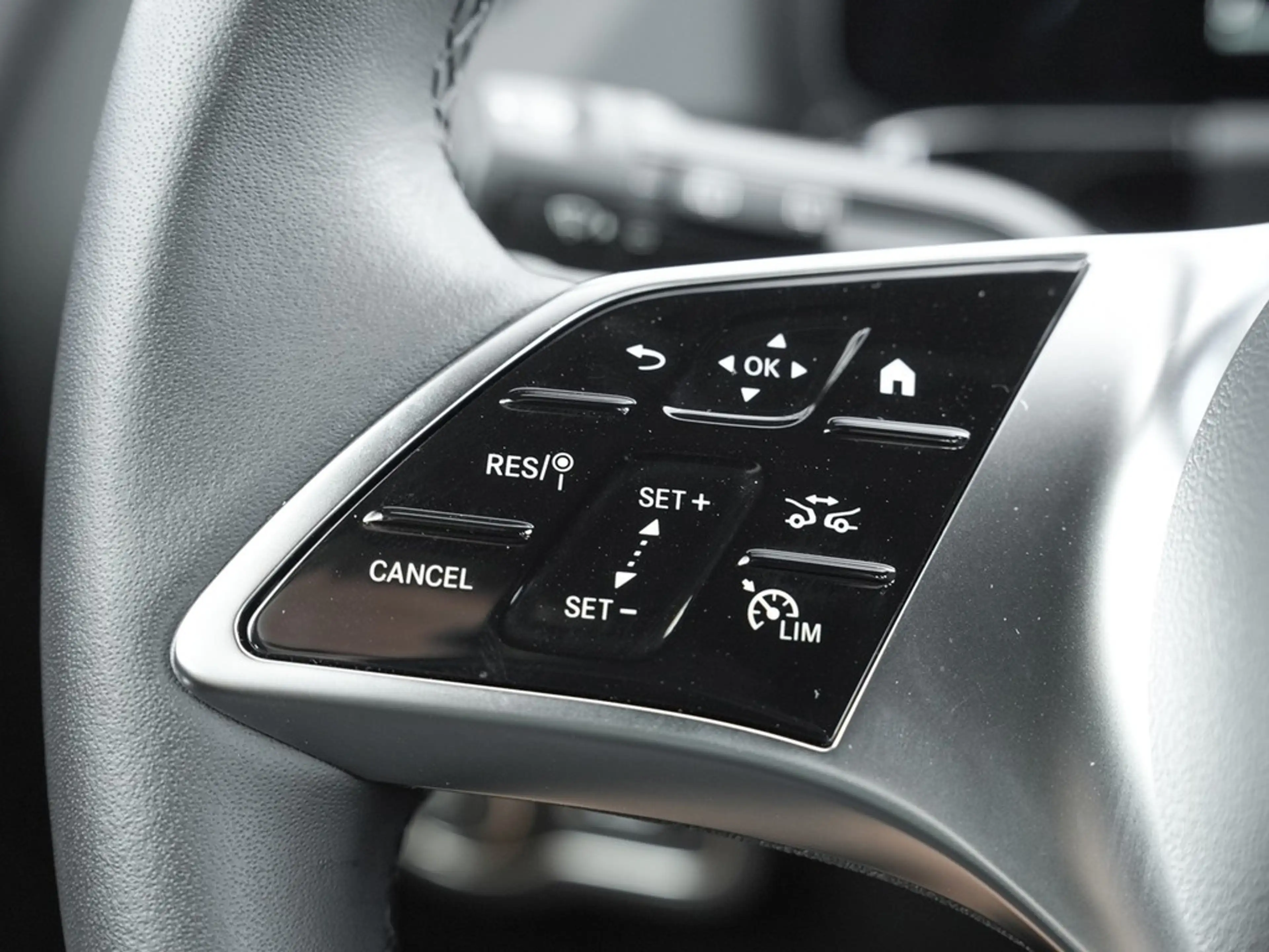 Mercedes-Benz GLA 200 Desingpaket Advanced *LED*AHK*Navi*Kamera*Kessy... — photo 15