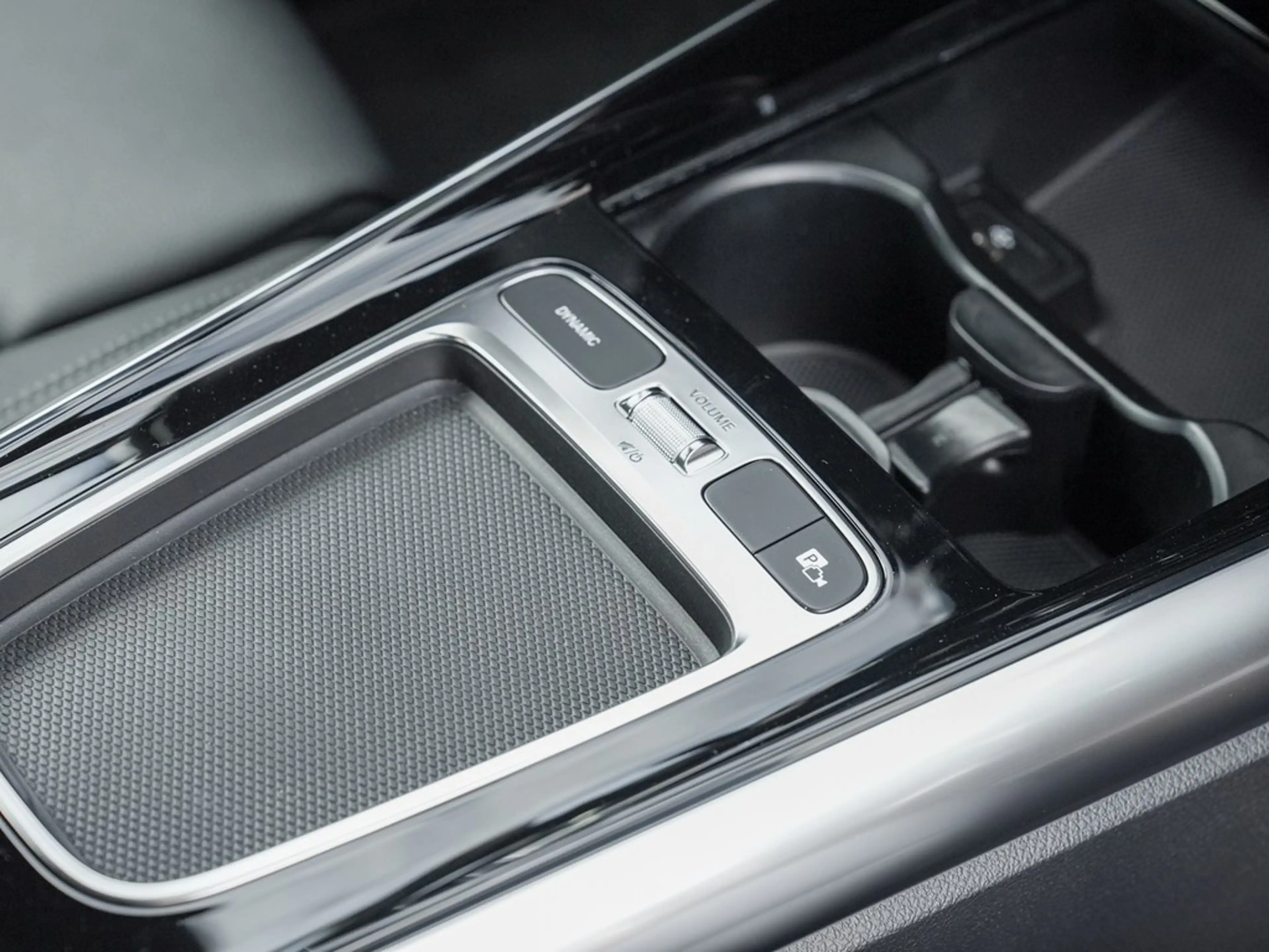 Mercedes-Benz GLA 200 Desingpaket Advanced *LED*AHK*Navi*Kamera*Kessy... — photo 9