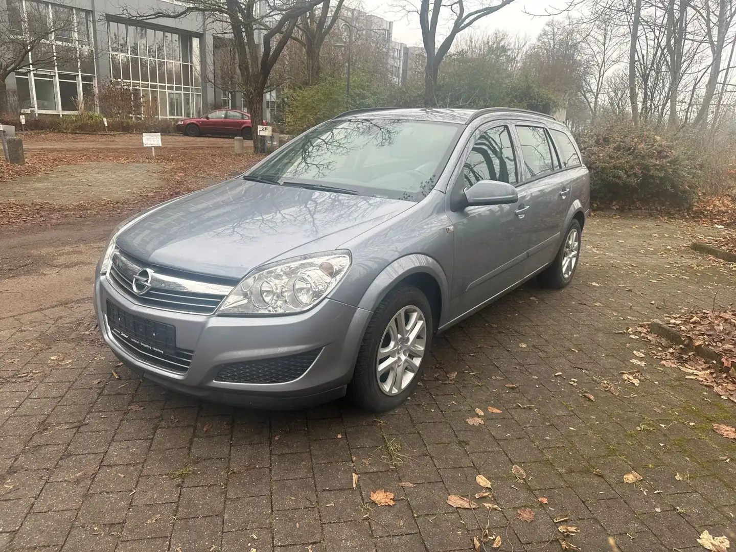 Opel Astra H Caravan Edition Silber - 2