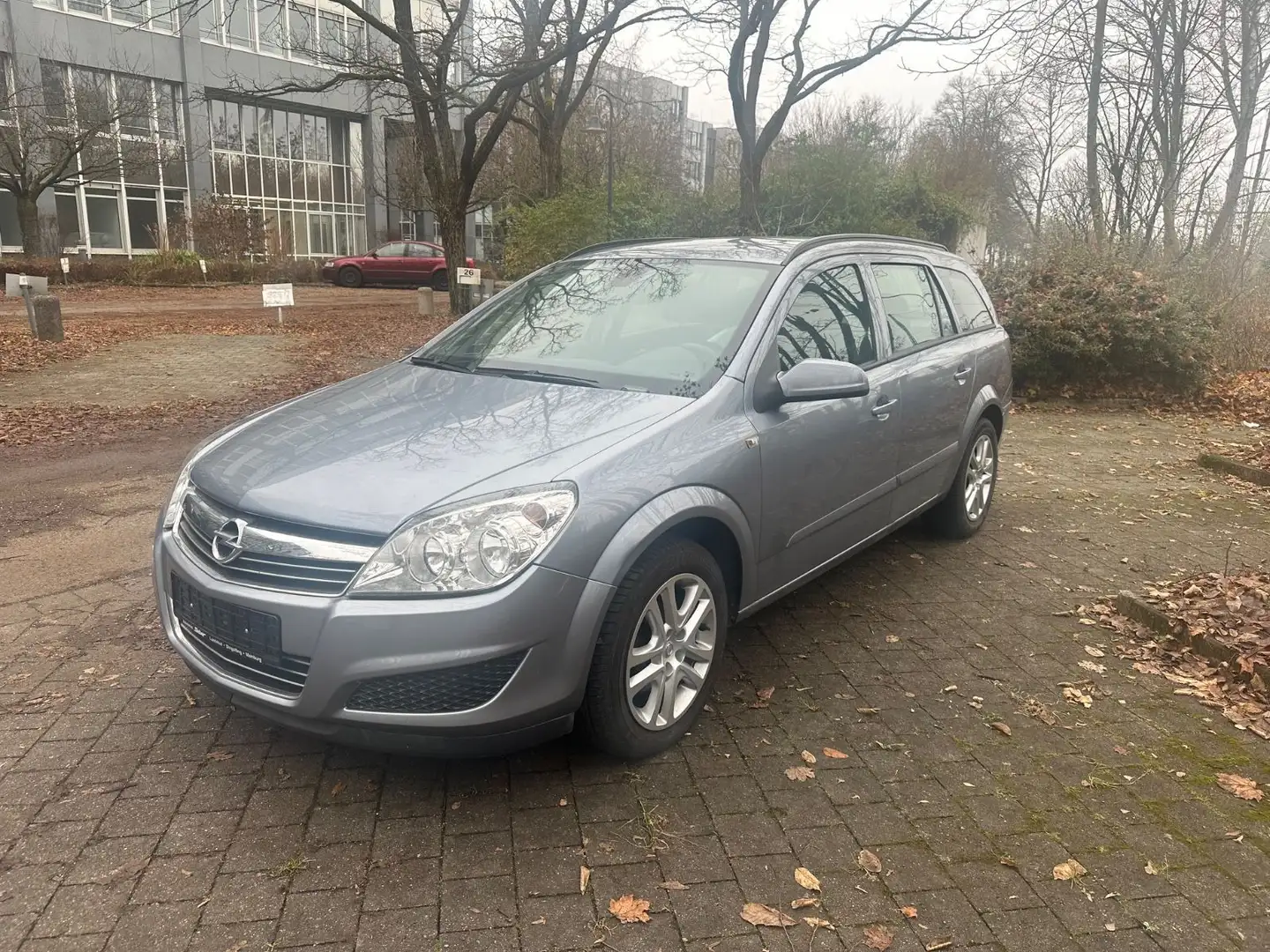 Opel Astra H Caravan Edition Silber - 1