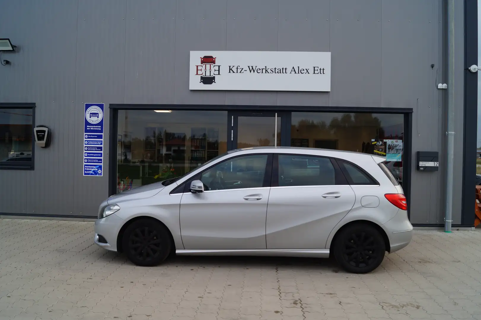 Mercedes-Benz B 180 Argent - 2