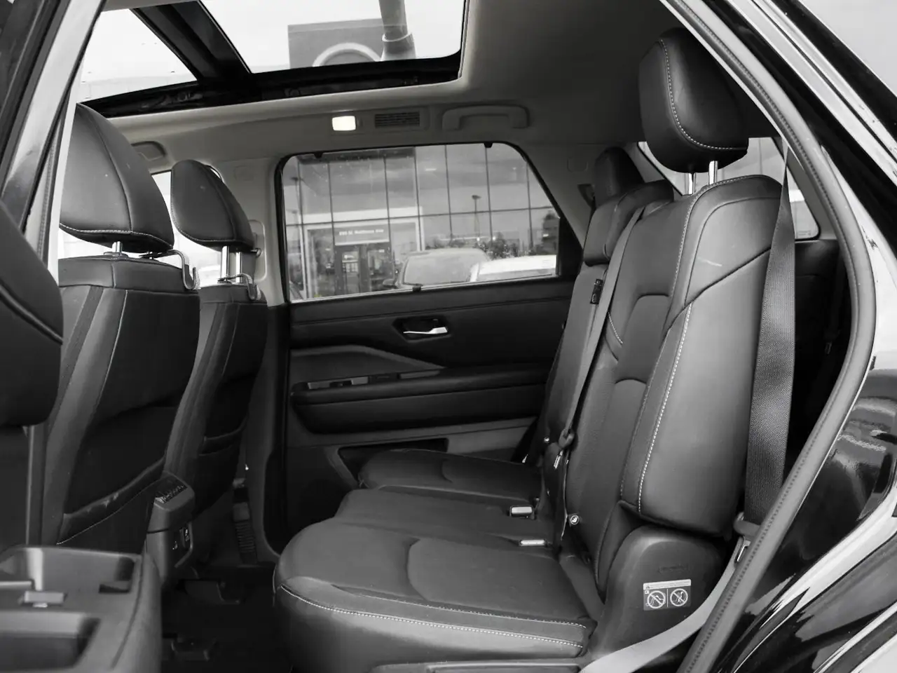 Nissan Pathfinder снимка Nissan Pathfinder