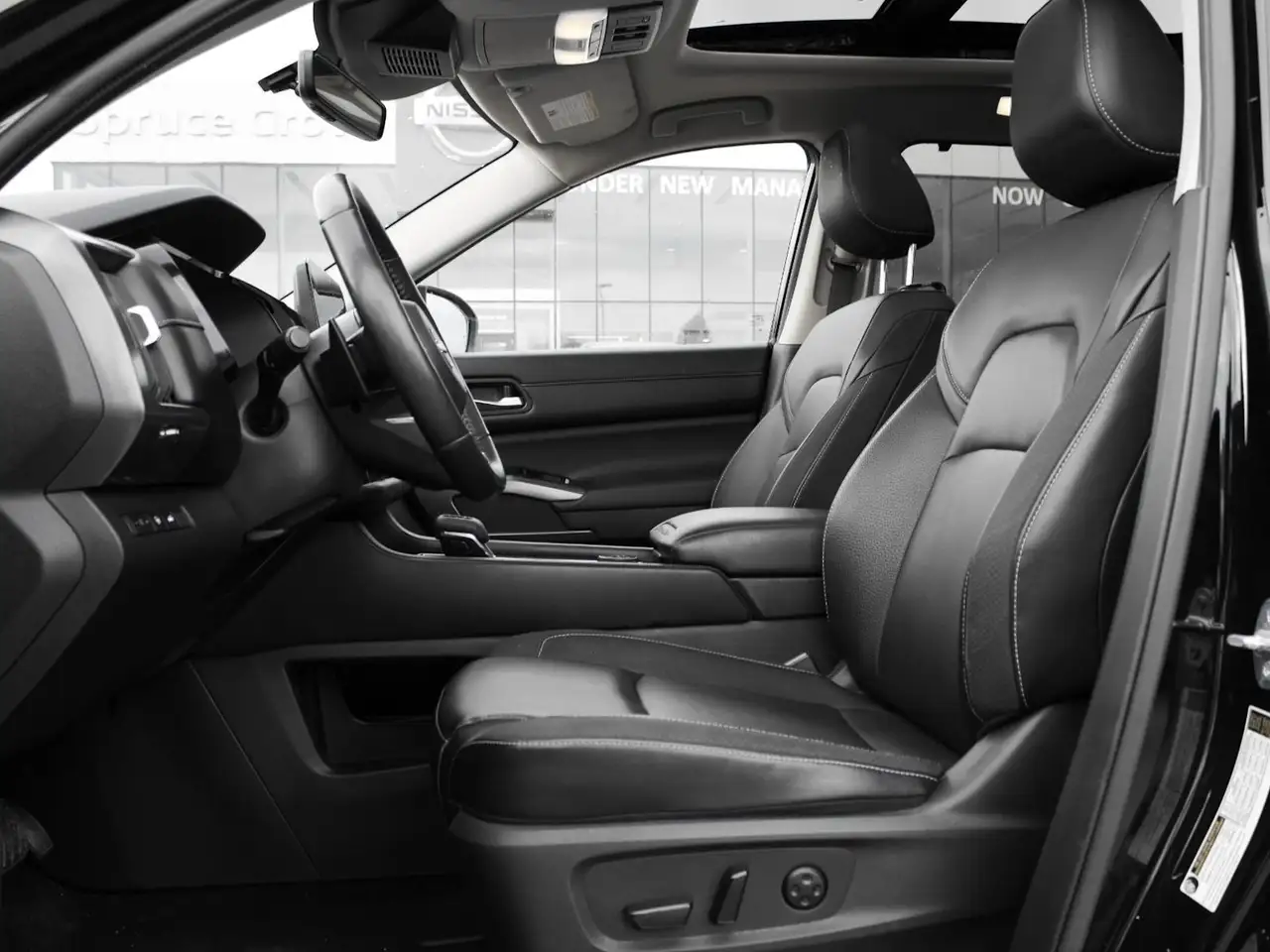Nissan Pathfinder снимка Nissan Pathfinder