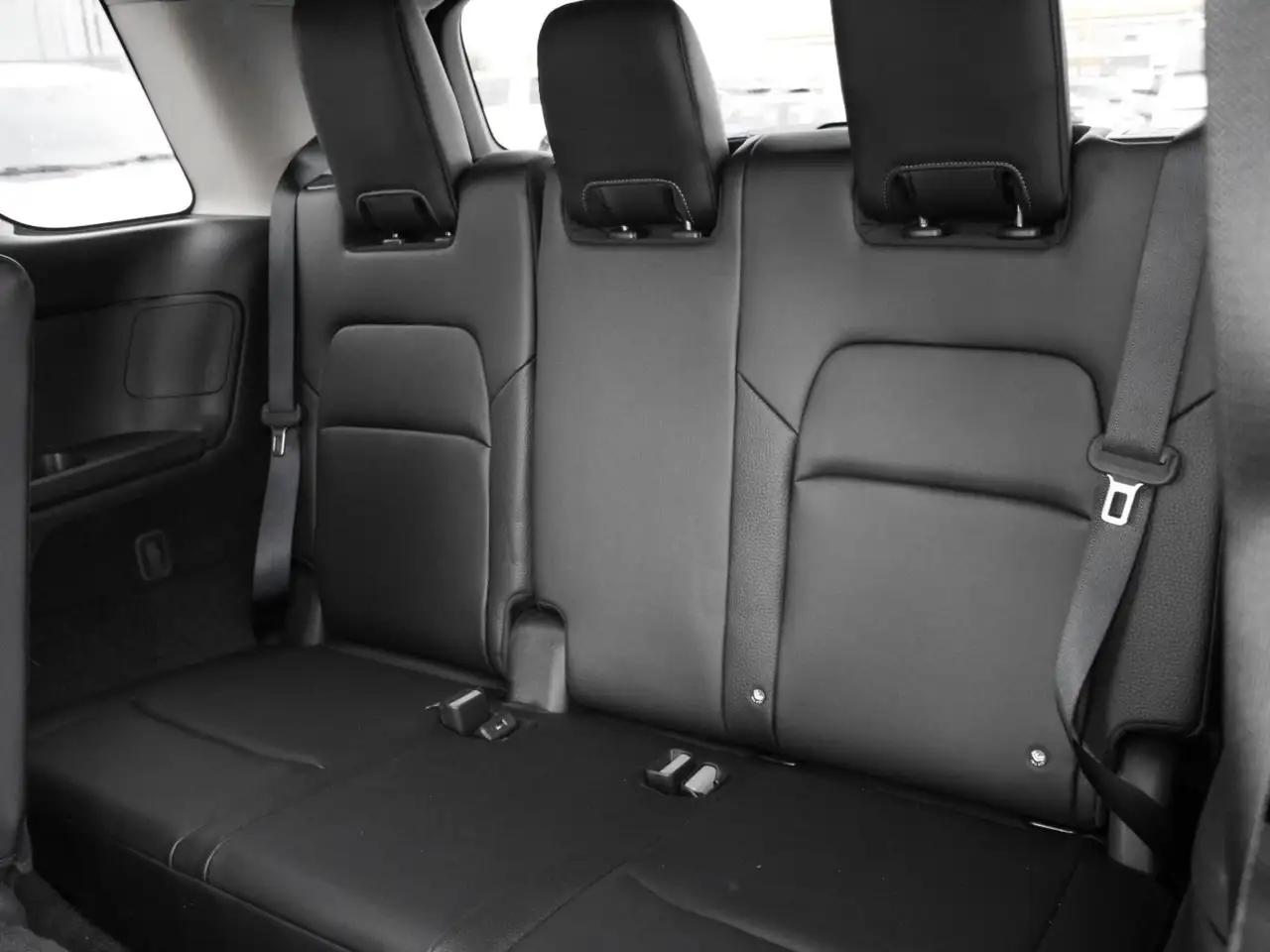 Nissan Pathfinder снимка Nissan Pathfinder