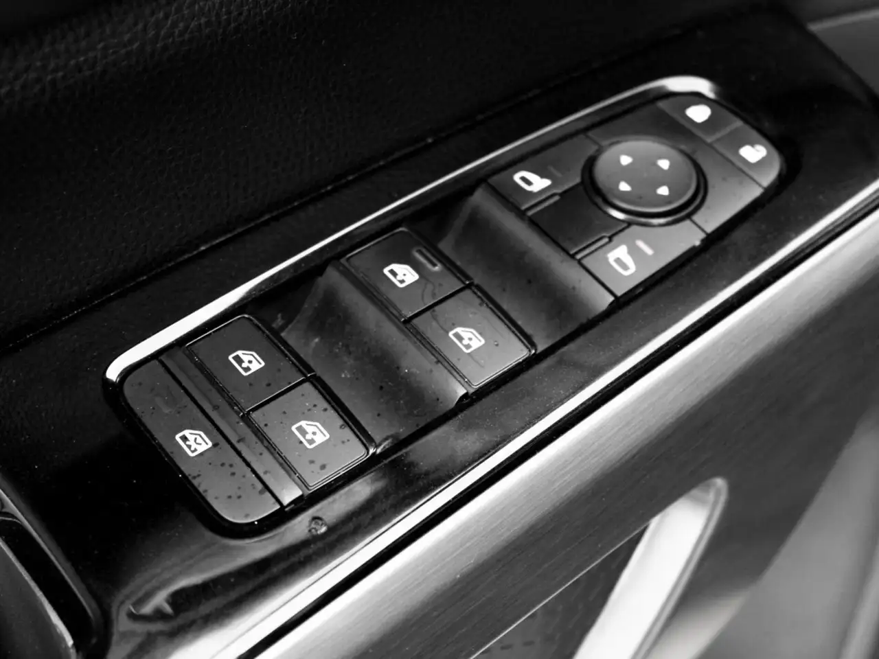 Nissan Pathfinder снимка Nissan Pathfinder