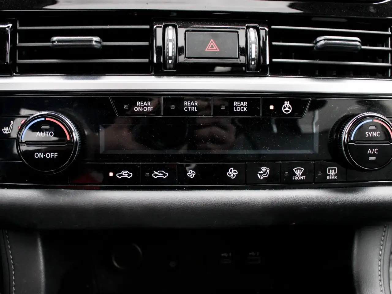 Nissan Pathfinder снимка Nissan Pathfinder