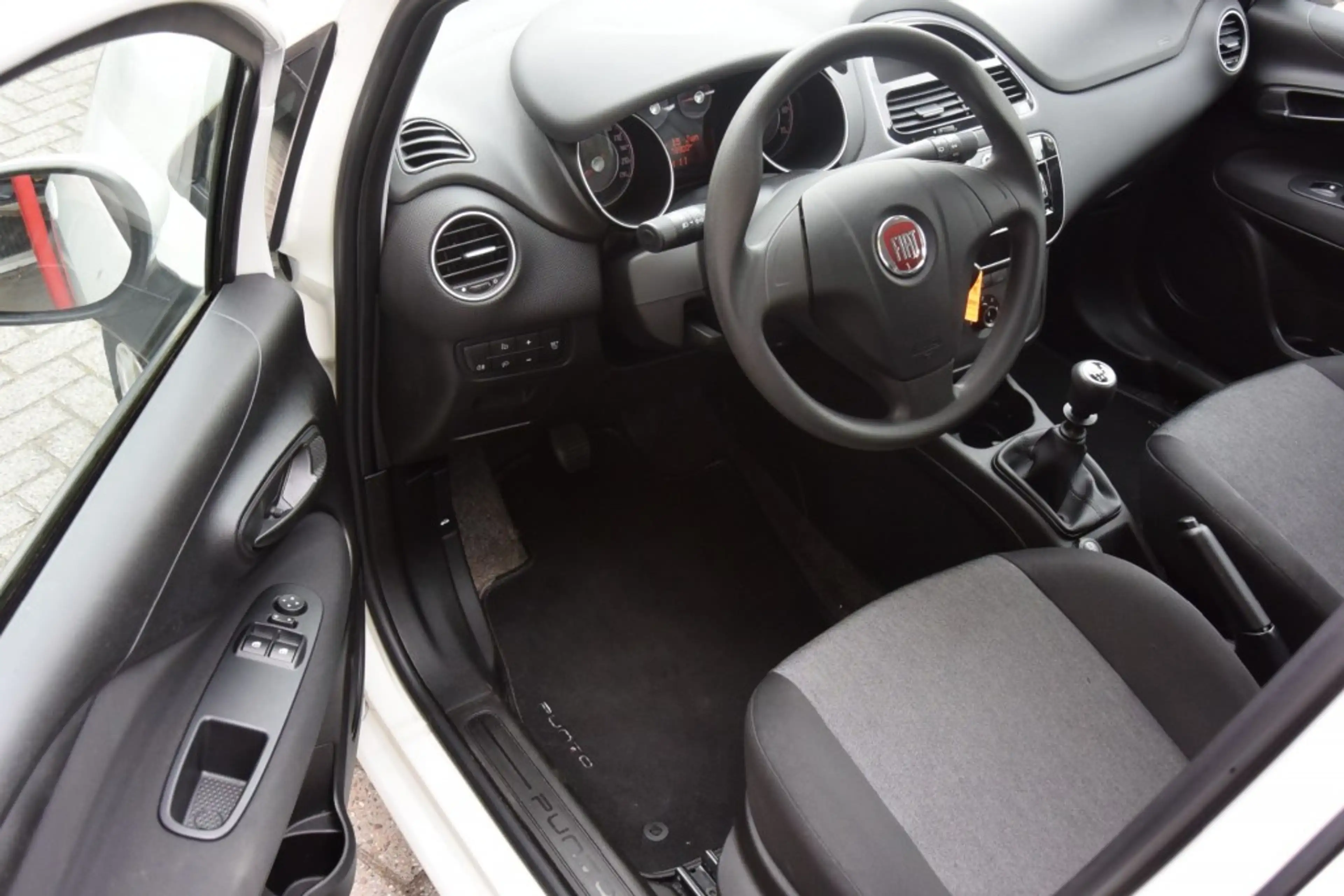 Fiat Punto 0.9 TWINAIR POP — photo 12