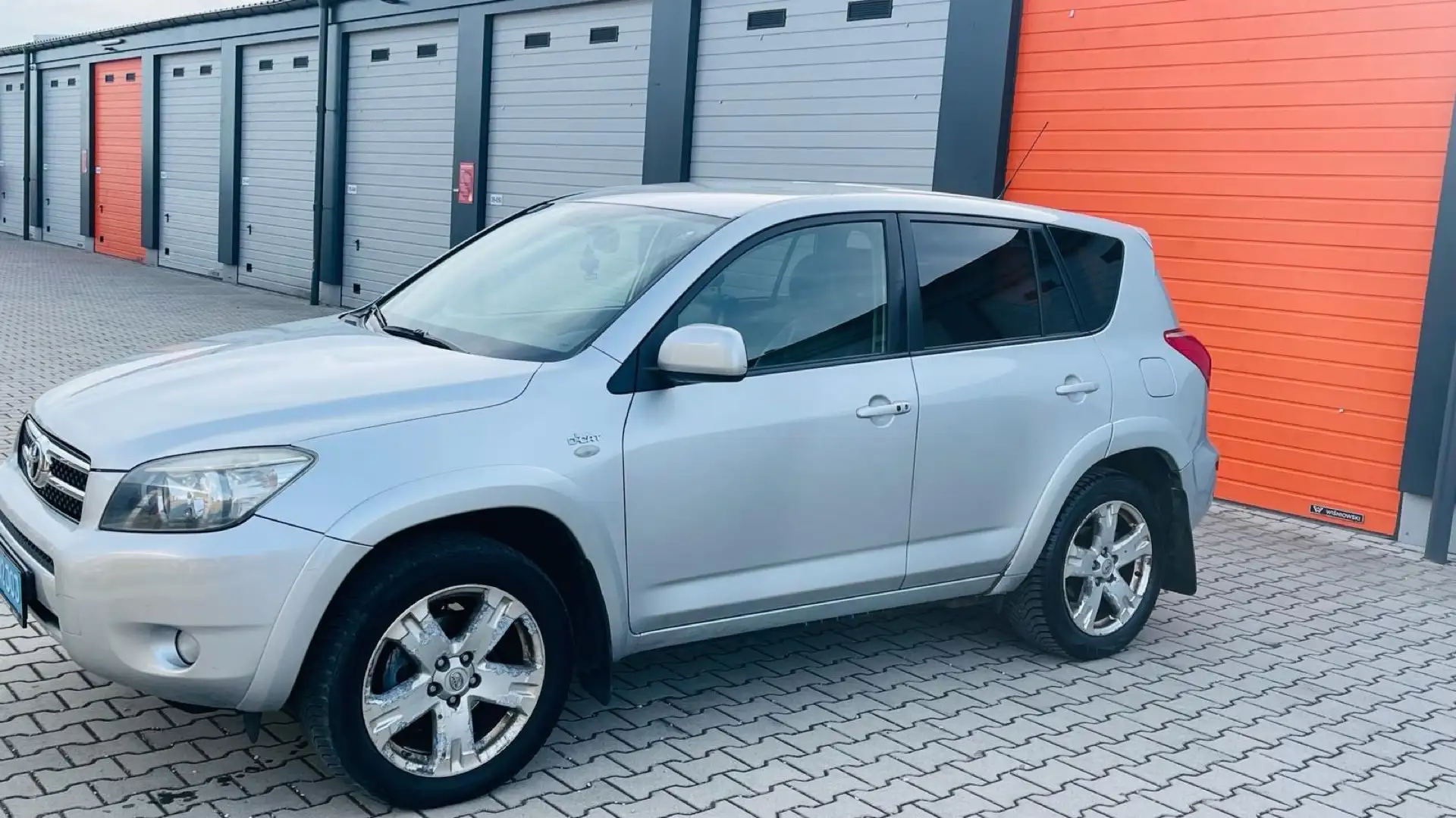 Toyota RAV 4 RAV4 2,2 D-4D 180 4WD X Silber - 1