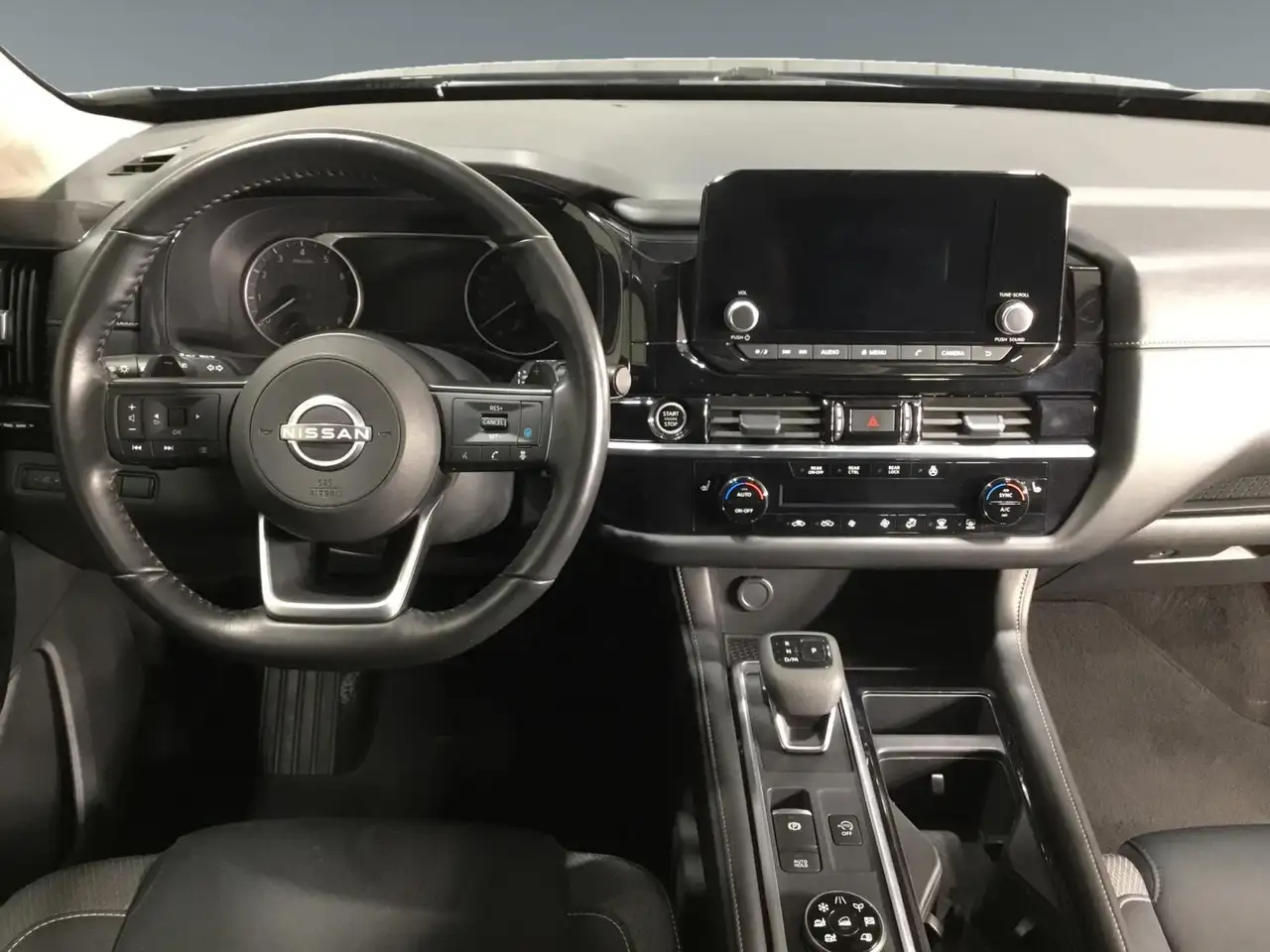 Nissan Pathfinder снимка Nissan Pathfinder