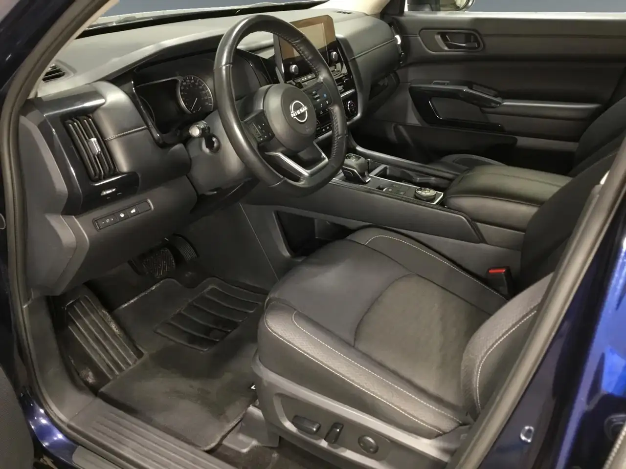 Nissan Pathfinder снимка Nissan Pathfinder