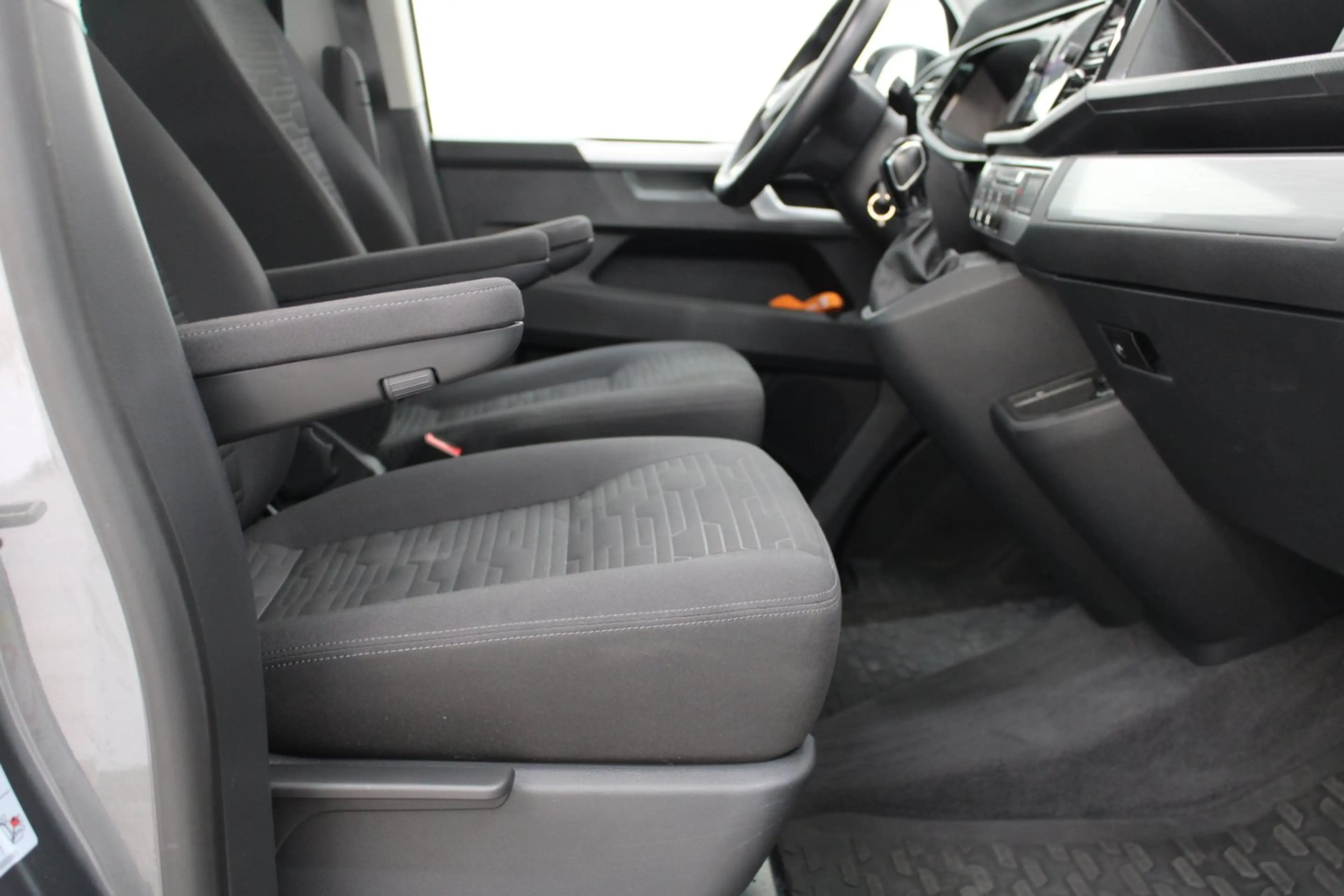 Volkswagen T6.1 Multivan VW T6.1 Multivan Edition TDI 4MOTION — photo 15